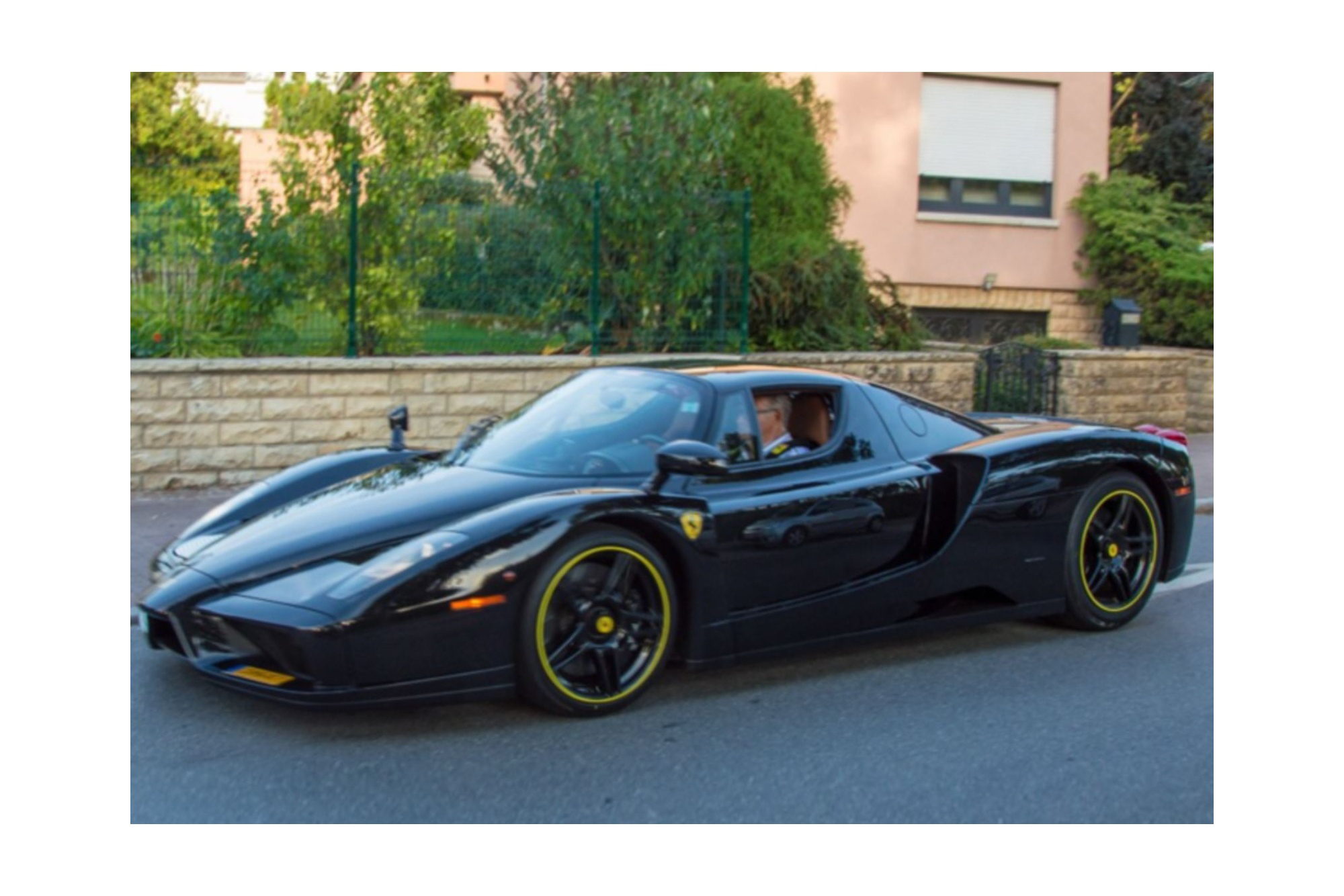 FERRARI ENZO OPEN DIECAST NERO DS - BLACK AND YELLOW WHEELS - POLIFOAM PACK / ФЕРРАРИ ЭНЦО ОПЕН ДС 1:18 ЖЕЛТЫЙ