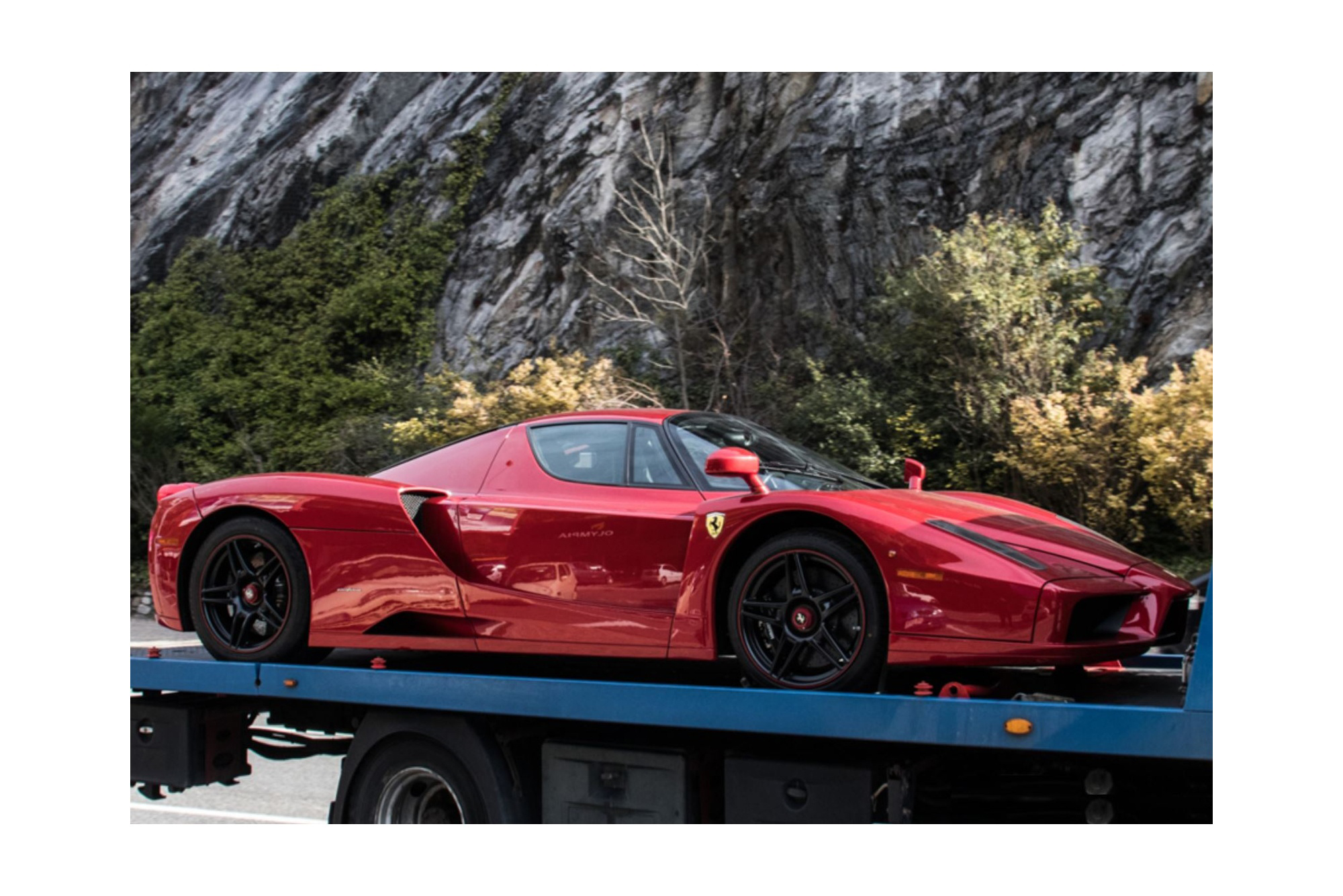 FERRARI ENZO OPEN DIECAST F1 2007 RED - BLACK AND RED WHEELS - LUXURY PACK / ФЕРРАРИ ЭНЦО ОПЕН Ф1 2007 1:18 КРАСНЫЙ