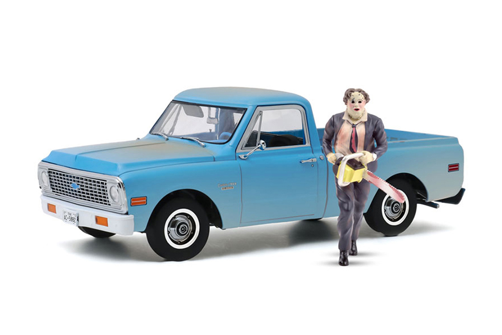 CHEVROLET C-10 ПИКАП 1971 (С ФИГУРКОЙ МАНЬЯКА ИЗ К/Ф ТЕХАССКАЯ РЕЗНЯ БЕНЗОПИЛОЙ)