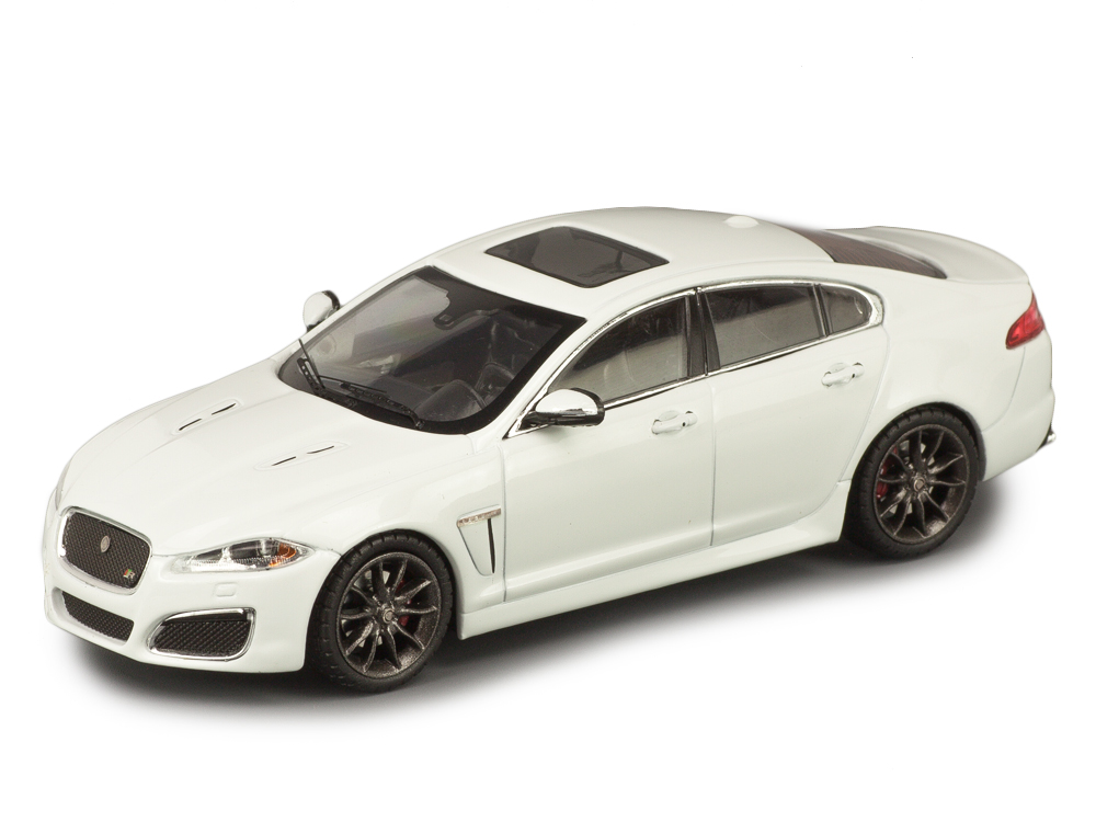 JAGUAR XFR БЕЛЫЙ