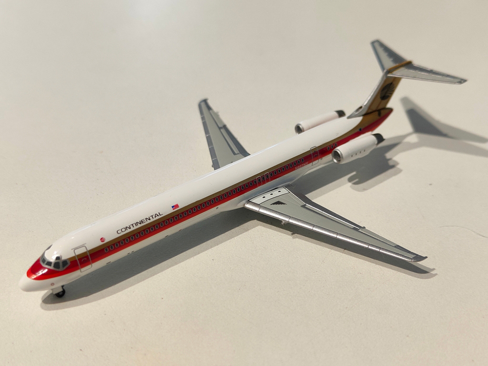 MCDONNELL DOUGLAS MD-82 CONTINENTAL AIRLINES N807NY LIMITED 750 PCS (ДЛИНА 11,27 см)