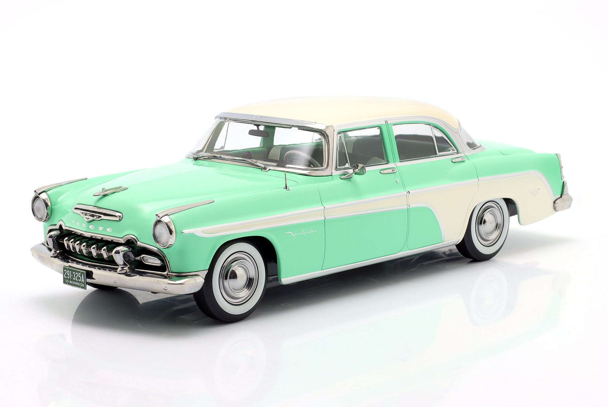 DESOTO FIREFLITE SEDAN YEAR 1955 LIGHT GREEN/CREAM / ДЕСОТО ФИРЕФЛИТЕ СЕДАН СВЕТЛЫЙ ГРИН/КРИМ СВЕТЛО ЗЕЛЕНЫЙ КРЕМОВЫЙ