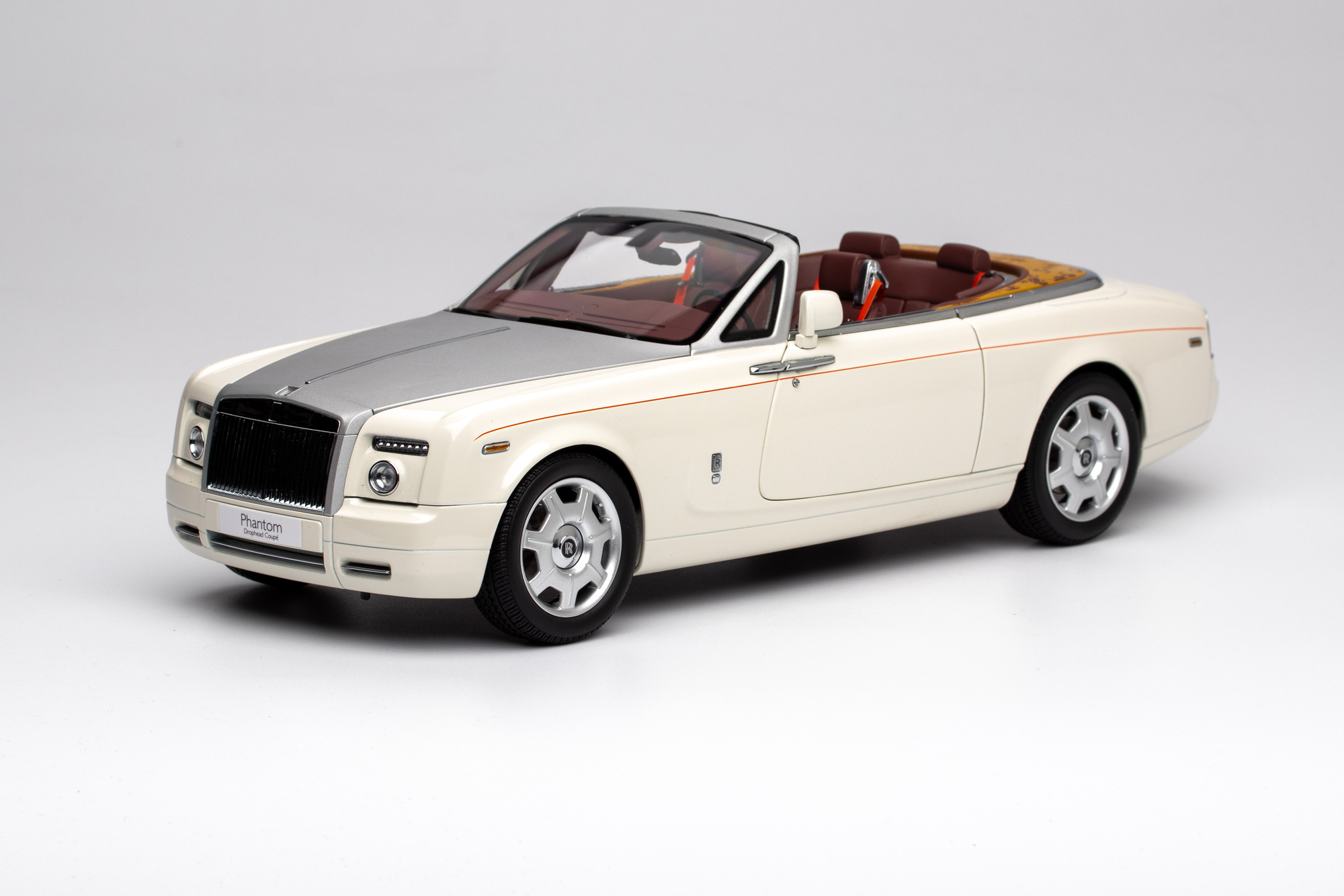 ROLLS-ROYCE PHANTOM DROPHEAD COUPE-CONVERTIBLE 2017 WHITE / РОЛЛС-РОЙС ФАНТОМ КУПЕ-КАБРИОЛЕТ БЕЛЫЙ