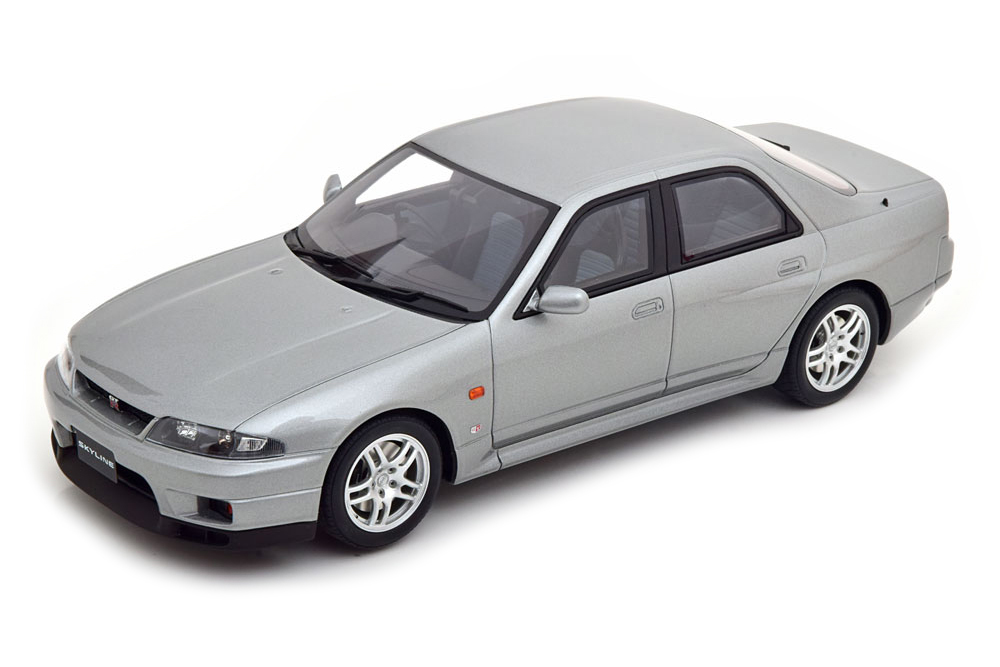 NISSAN SKYLINE GT-R SILBER