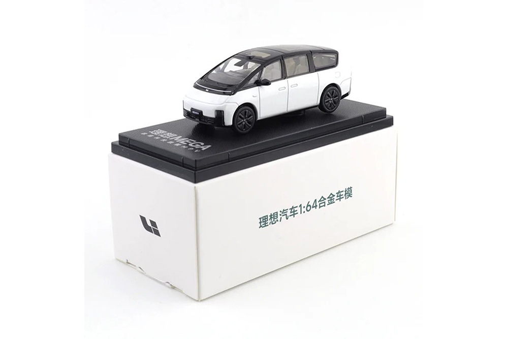 LIXIANG (LI AUTO) MEGA 2025 / ЛИСЯН МЕГА БЕЛЫЙ (ДЛИНА 7-10 СМ)