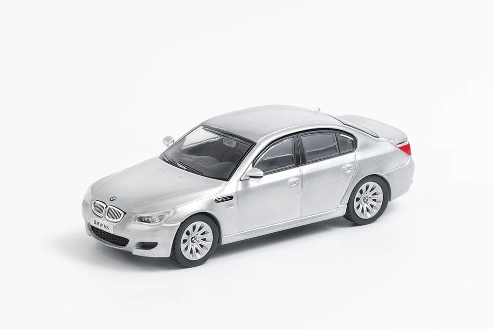 BMW M5 E60 2004, SILVER (ДЛИНА МОДЕЛИ 6-10 СМ)