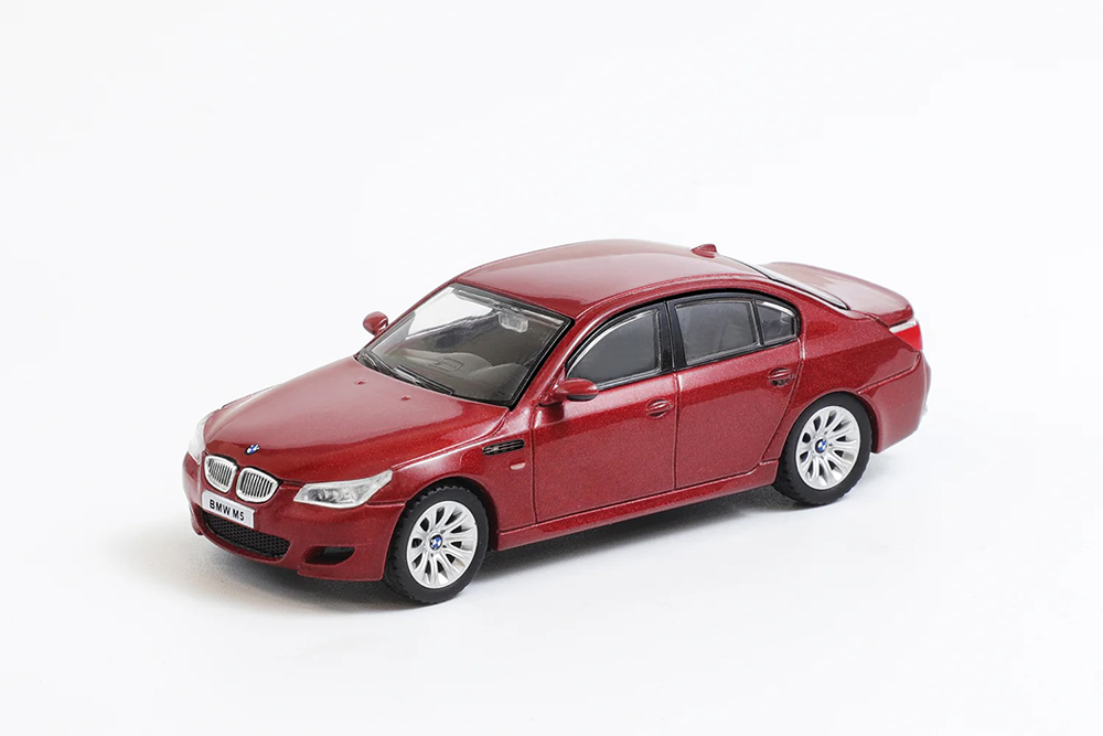 BMW M5 E60 2004, RED (ДЛИНА МОДЕЛИ 6-10 СМ)