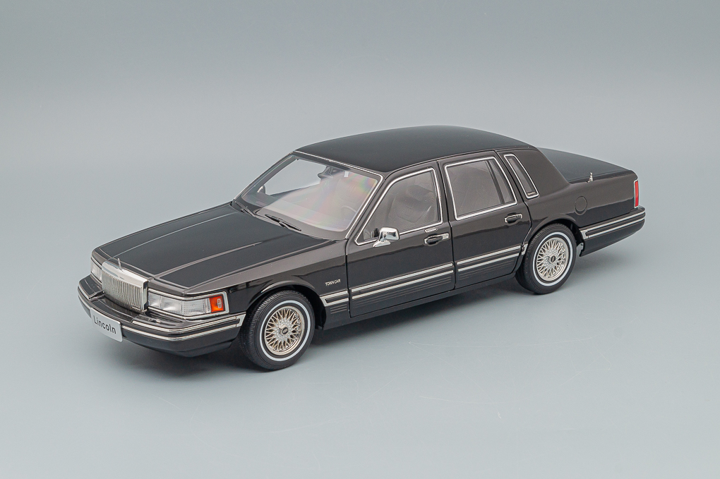 LINCOLN TOWN CAR 1990, BLACK