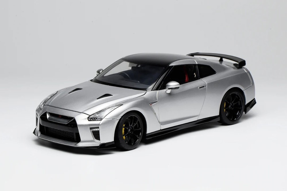 NISSAN GT-R R35 TRACK EDITION ENGINEERED BY NISMO T-SPEC 2022 ULTIMATE MEDAL SILVER / НИССАН GT-R R35 ТРЕКОВАЯ ВЕРСИЯ РАЗРАБОТАНО NISMO T-SPEC ULTIMATE MEDAL SILVER