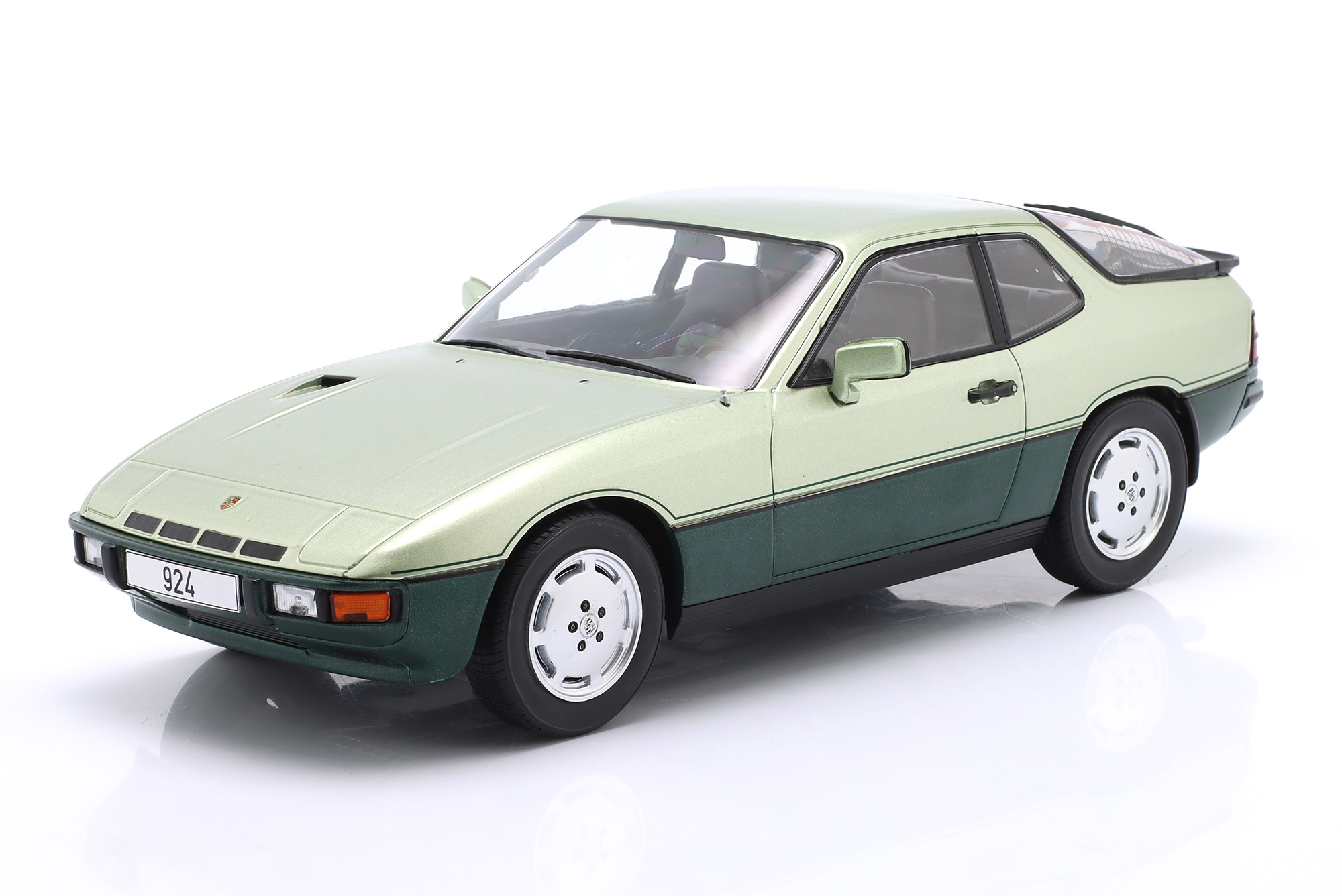 PORSCHE 924 TURBO YEAR 1979 LIGHT GREEN / DARK GREEN / ПОРШЕ 924 ТУРБО СВЕТЛО-ЗЕЛЕНЫЙ ТЕМНО-ЗЕЛЕНЫЙ