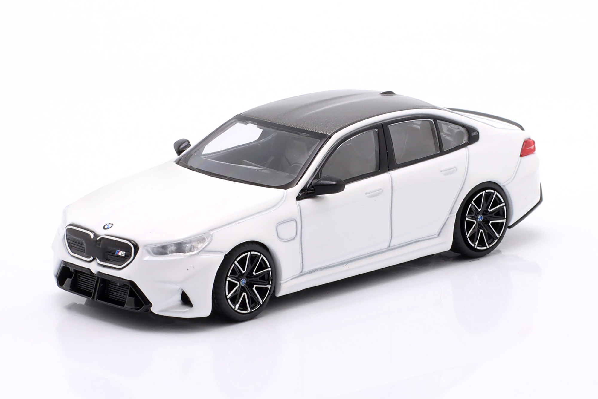 BMW M5 (G90) YEAR 2025 ALPINE WHITE / БМВ M5 G90 АЛЬПИЙСКИЙ БЕЛЫЙ