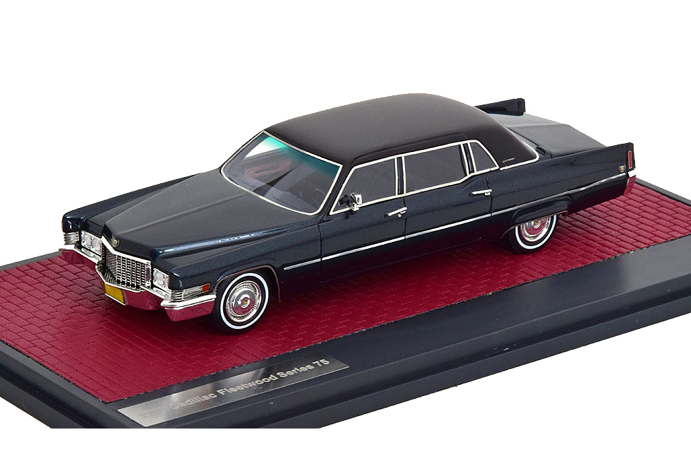 CADILLAC FLEETWOOD SERIES 75 LIMOUSINE 1970 METALLIC DARK BLUE