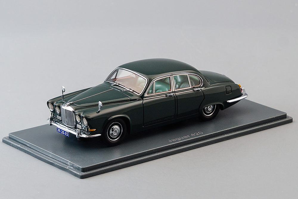 JAGUAR 420 1967 GREEN