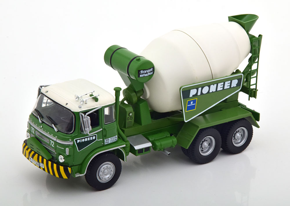 BARREIROS CENTAURO CONCRETE MIXERS 1968 WHITE GREEN