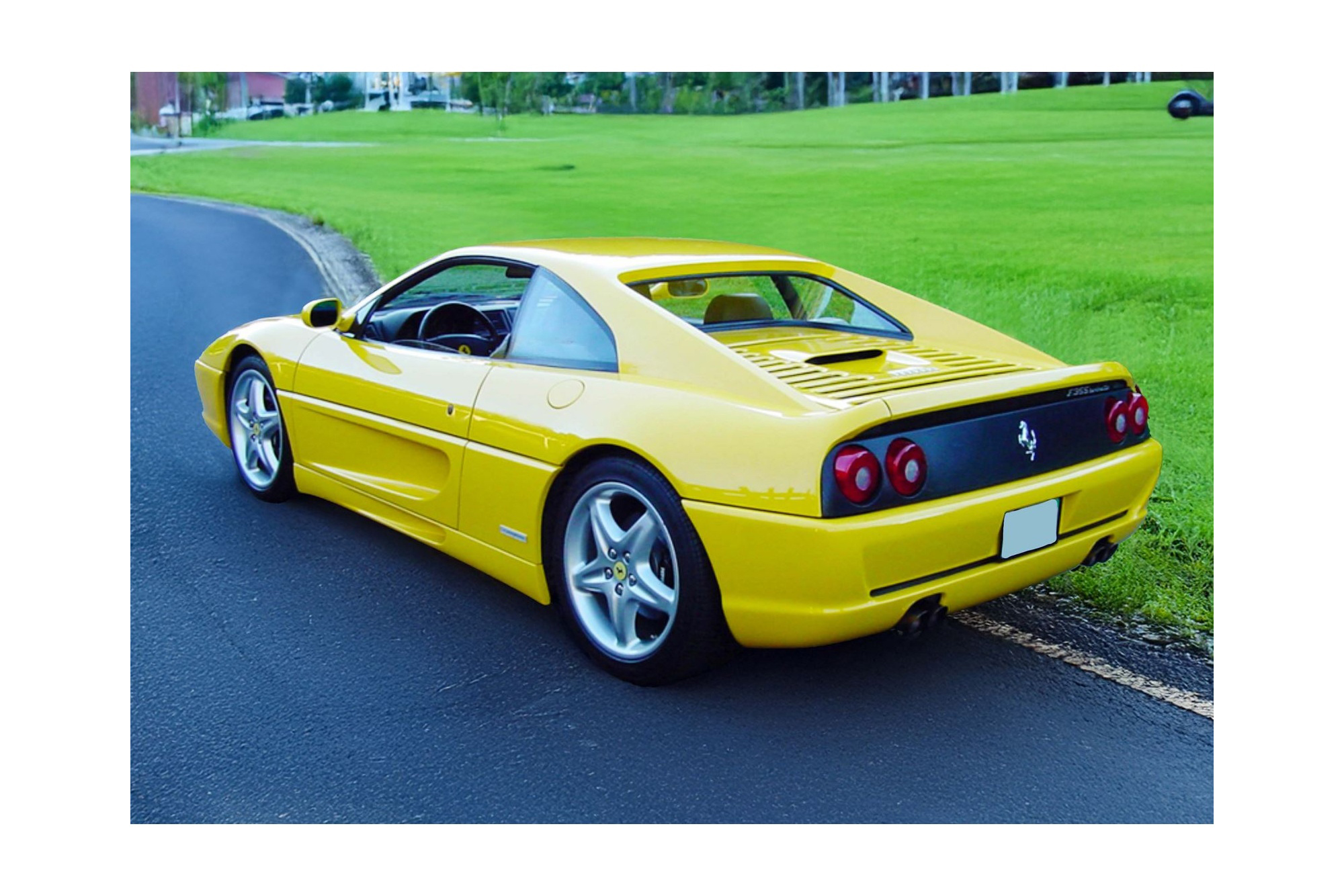 FERRARI F355 BERLINETTA 1994 MANUAL GEAR AND CHALLENGE GRID GIALLO MODENA - BLACK INTERIOR / ФЕРРАРИ Ф355 БЕРЛИНЕТТА 1994 МЕХАНИКА КХАЛЛЕНГЕ ГРИД 1:18 ЖЕЛТЫЙ