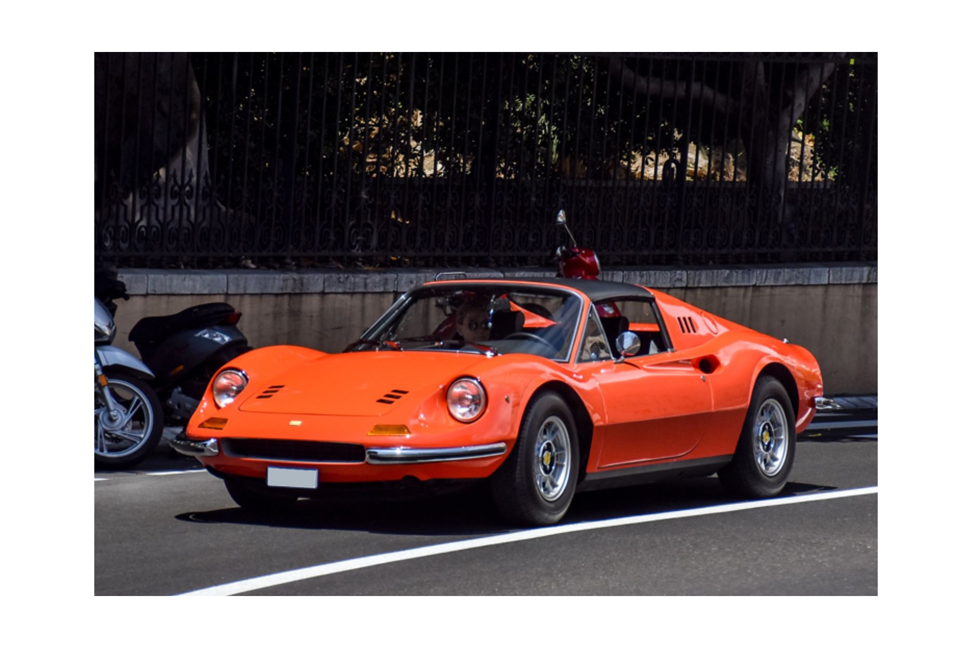 FERRARI DINO 246 GTS 1972 WITH ROOF ROSSO DINO - BLACK / ФЕРРАРИ 246 ГТС 1972 РООФ 1:18 КРАСНЫЙ
