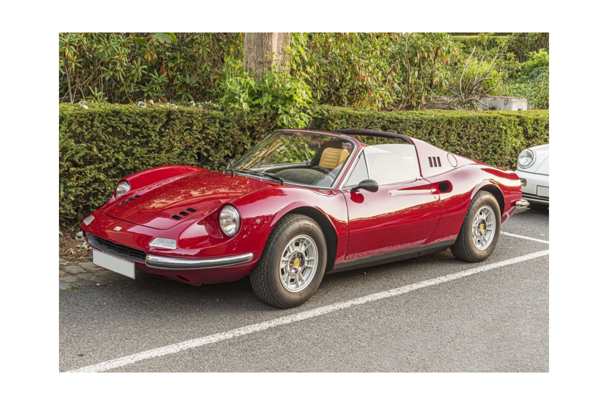 FERRARI DINO 246 GTS 1972 ROSSO RUBINO - BEIGE / ФЕРРАРИ 246 ГТС 1972 1:18 БОРДОВЫЙ
