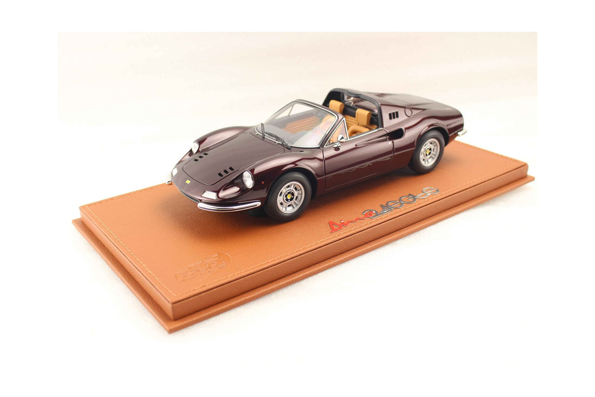 FERRARI DINO 246 GTS 1972 VINACCIA / ФЕРРАРИ 246 ГТС 1972 1:18 БОРДОВЫЙ