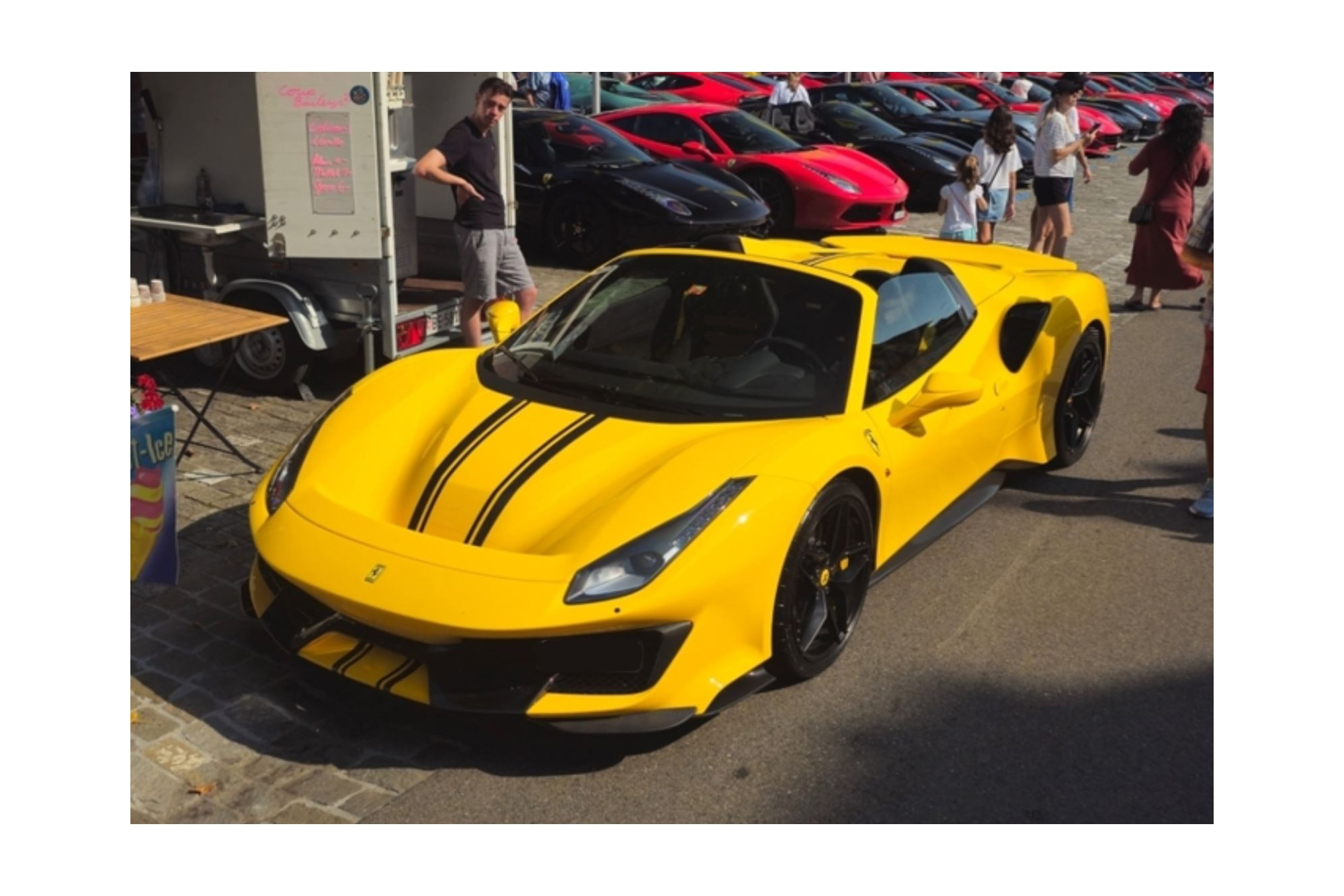 FERRARI 488 PISTA SPIDER GIALLO MODENA WITH TWO BLACK STRIPES / ФЕРРАРИ 488 ПИСТА СПАЙДЕР ТВО ПОЛОСЫ 1:18 ЖЕЛТЫЙ