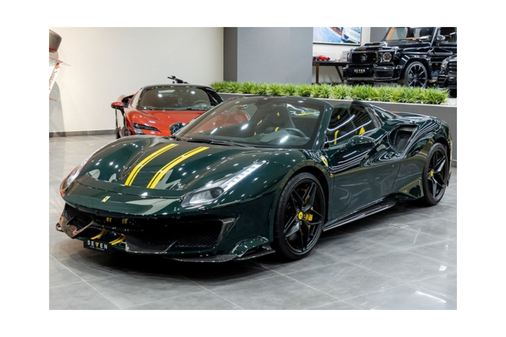 FERRARI 488 PISTA SPIDER VERDE BRITISH WITH TWO YELLOW STRIPE / ФЕРРАРИ 488 ПИСТА СПАЙДЕР БРИТАНСКИЙ ТВО ПОЛОСА 1:18 ЖЕЛТЫЙ