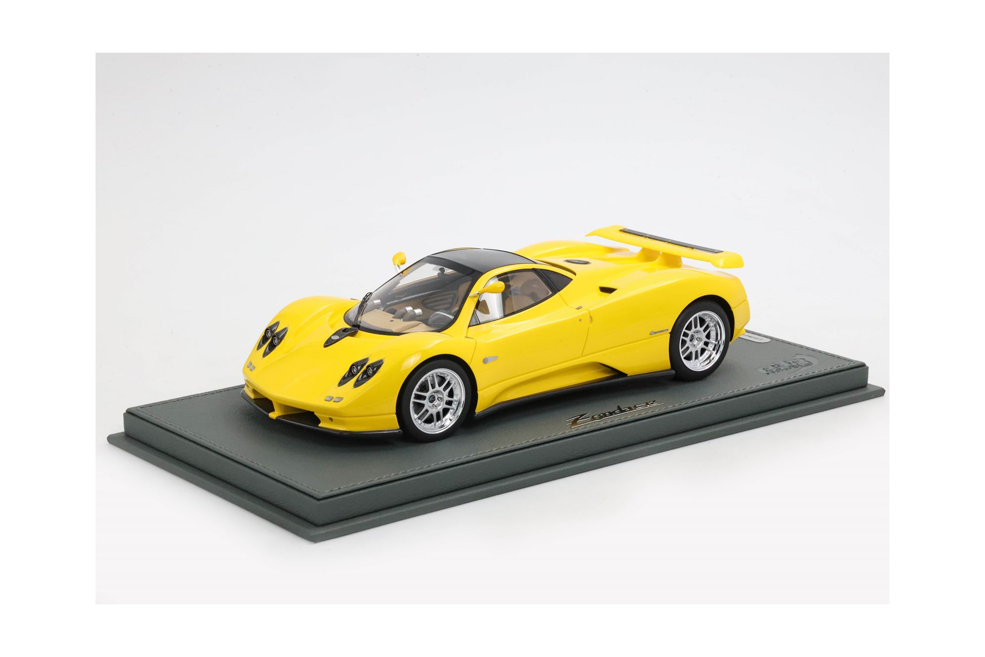 PAGANI ZONDA C12 YELLOW / ПАГАНИ ЗОНДА К12 1:18 ЖЕЛТЫЙ