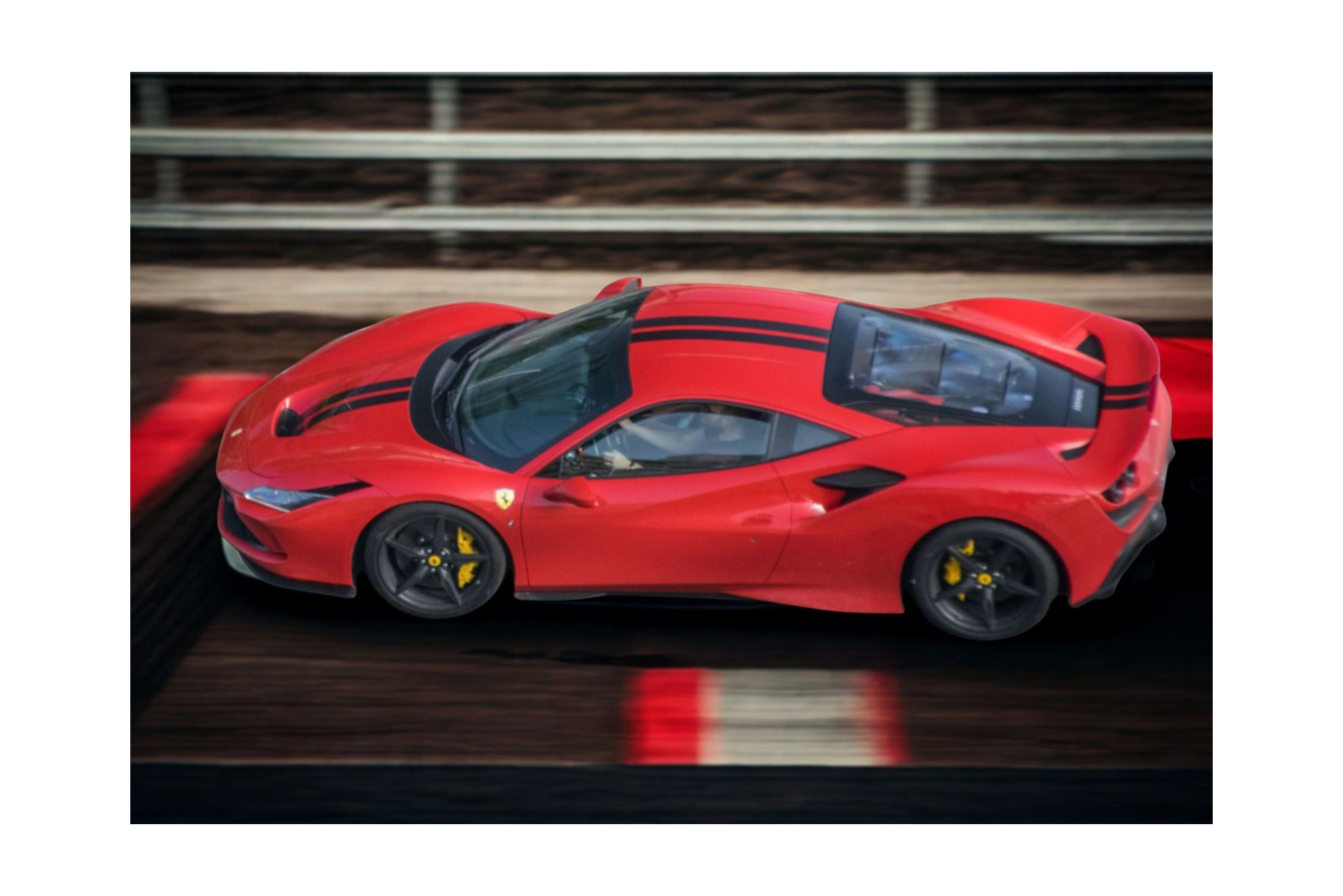 FERRARI F8 TRIBUTO ROSSO CORSA AND BLACK STRIPES / ФЕРРАРИ Ф8 ТРИБУТО ПОЛОСЫ 1:18 КРАСНЫЙ