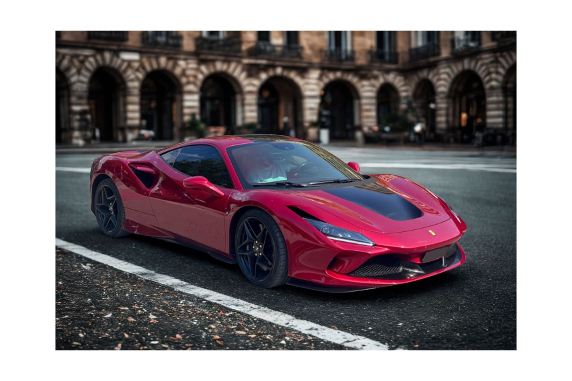 FERRARI F8 TRIBUTO ROSSO FUOCO WITH BLACK STRIPE / ФЕРРАРИ Ф8 ТРИБУТО ПОЛОСА 1:18 КРАСНЫЙ