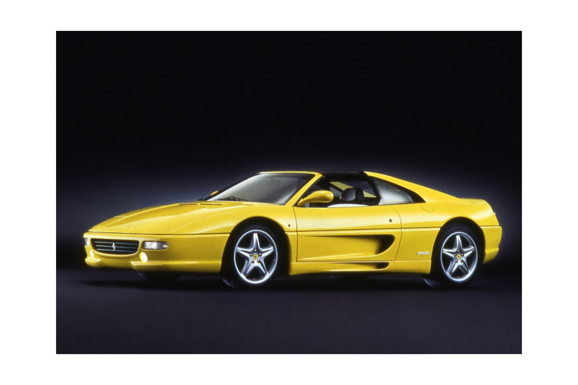 FERRARI F355 GTS TARGA - MANUAL GEAR GIALLO MODENA - BLACK INTERIOR / ФЕРРАРИ Ф355 ГТС ТАРГА 1:18 ЖЕЛТЫЙ