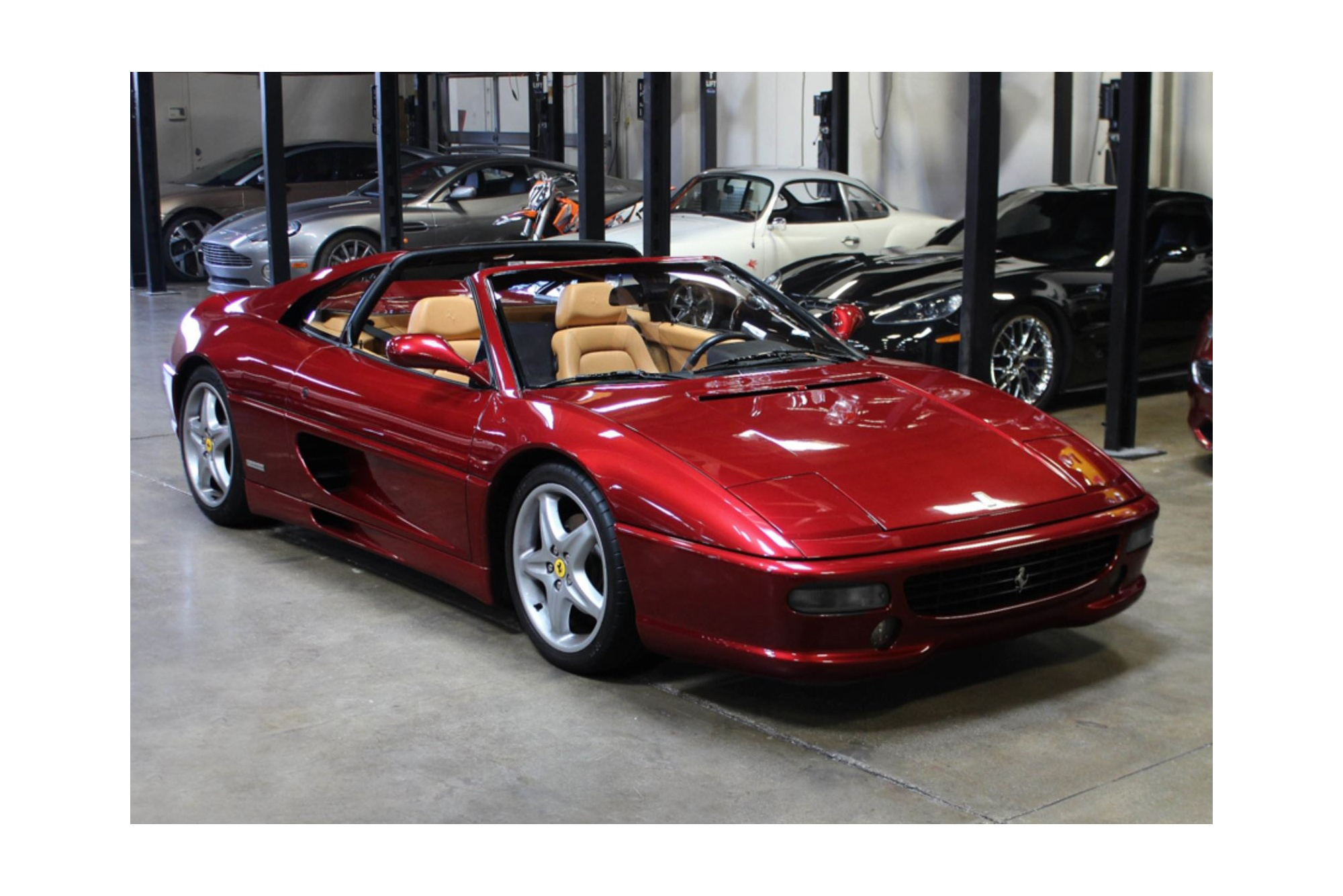 FERRARI F355 GTS TARGA - MANUAL GEAR - CHALLENGE GRID ROSSO FIORANO - BEIGE INTERIOR / ФЕРРАРИ Ф355 ГТС ТАРГА 1:18 КРАСНЫЙ