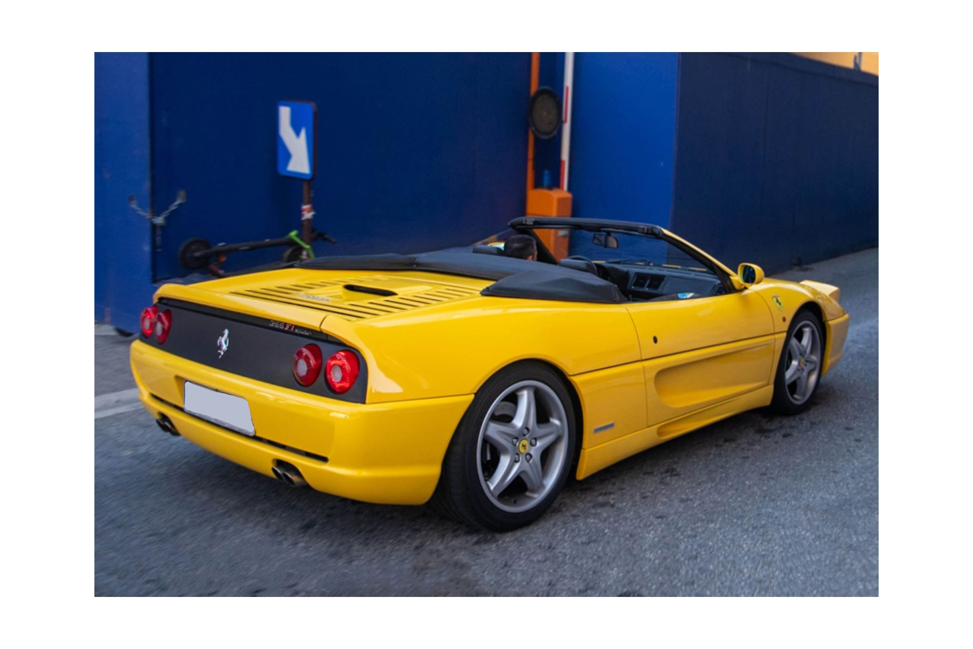 FERRARI 355 F1 SPIDER - AUTOMATIC GEAR - CHALLENGE GRID GIALLO MODENA - BLACK INTERIOR / ФЕРРАРИ 355 Ф1 СПАЙДЕР 1:18 ЖЕЛТЫЙ