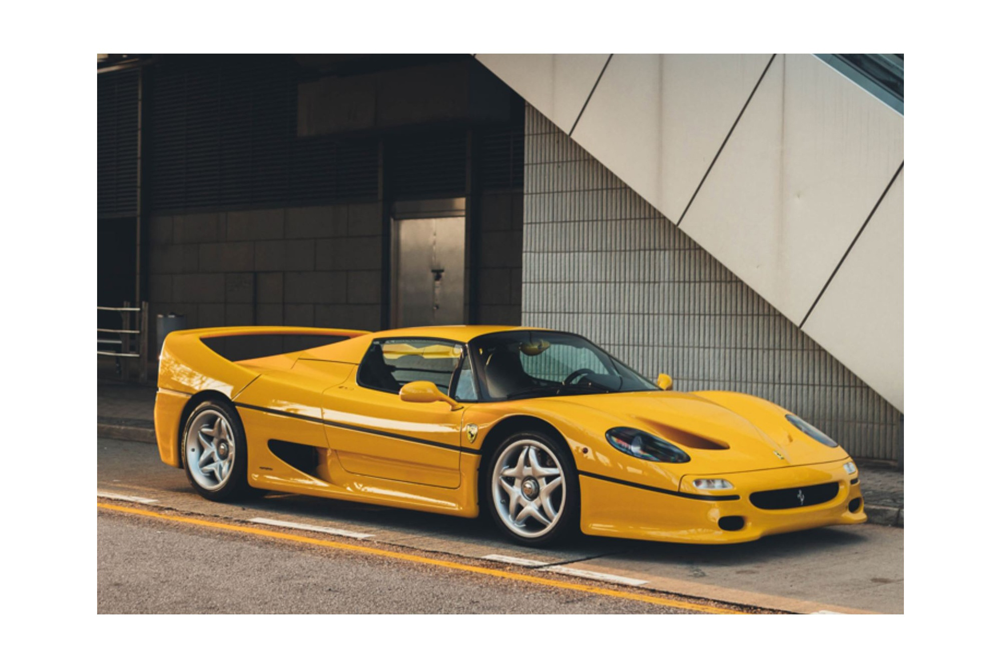 FERRARI F50 COUPE YELLOW - BLACK INTERIORS AND HEADLIGHTS / ФЕРРАРИ Ф50 КУПЕ 1:18 ЖЕЛТЫЙ