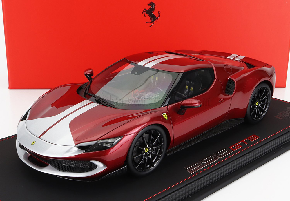 FERRARI 296 GTB ASSETTO FIORANO (2022) - CON VETRINA - WITH SHOWCASE, ROSSO FIORANO - RED MET SILVER