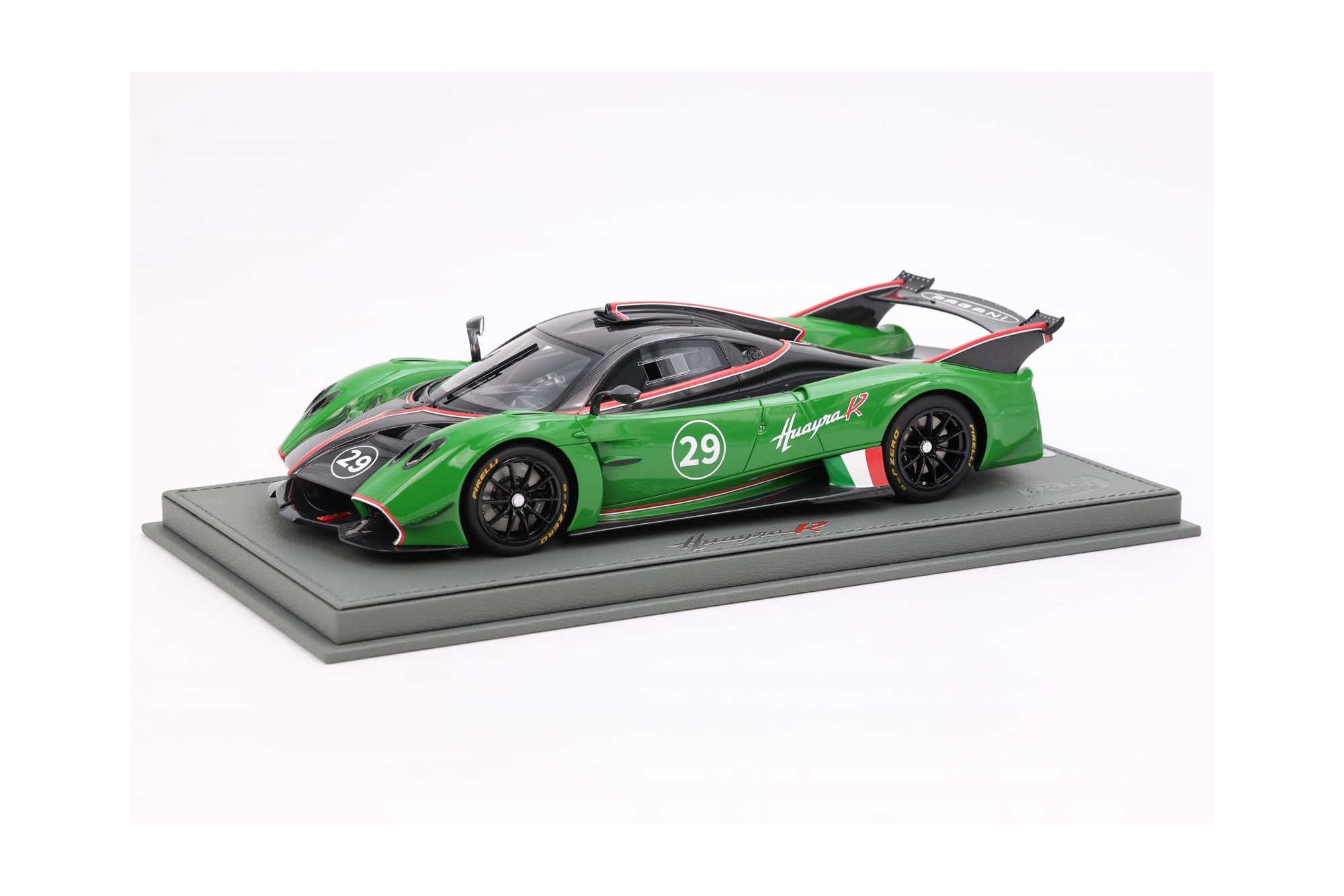 PAGANI HUAYRA R GLOSS BLACK CARBON E GREEN GRASS / ПАГАНИ ХУАЙРА Р ГЛОСС КАРБОН Е ГРАСС 1:18 ЗЕЛЕНЫЙ