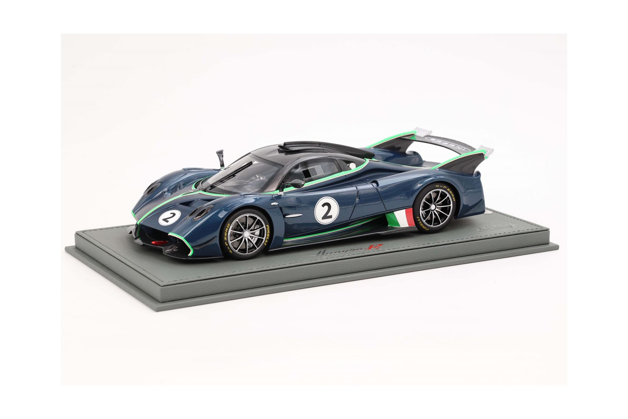 PAGANI HUAYRA R BLUE DANUBIO CARBON FIBER MATT/GLOSS / ПАГАНИ ХУАЙРА Р ДАНУБИО КАРБОН ФИБЕР МАТТ ГЛОСС 1:18 СИНИЙ