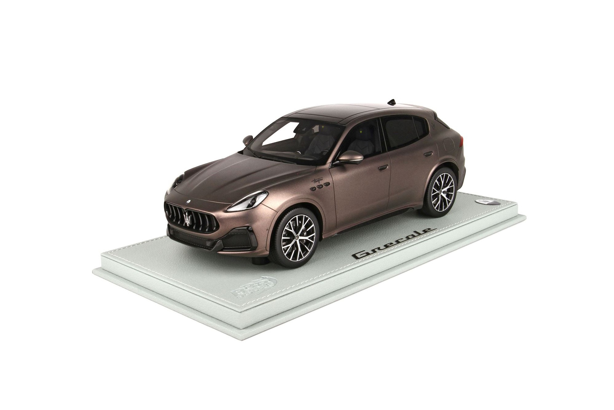 MASERATI GRECALE TROFEO 2022 METALLIC MATT BRONZE / МАЗЕРАТИ ГРЕКАЛЕ ТРОФЕО 2022 МЕТАЛЛИК МАТТ 1:18 БРОНЗОВЫЙ