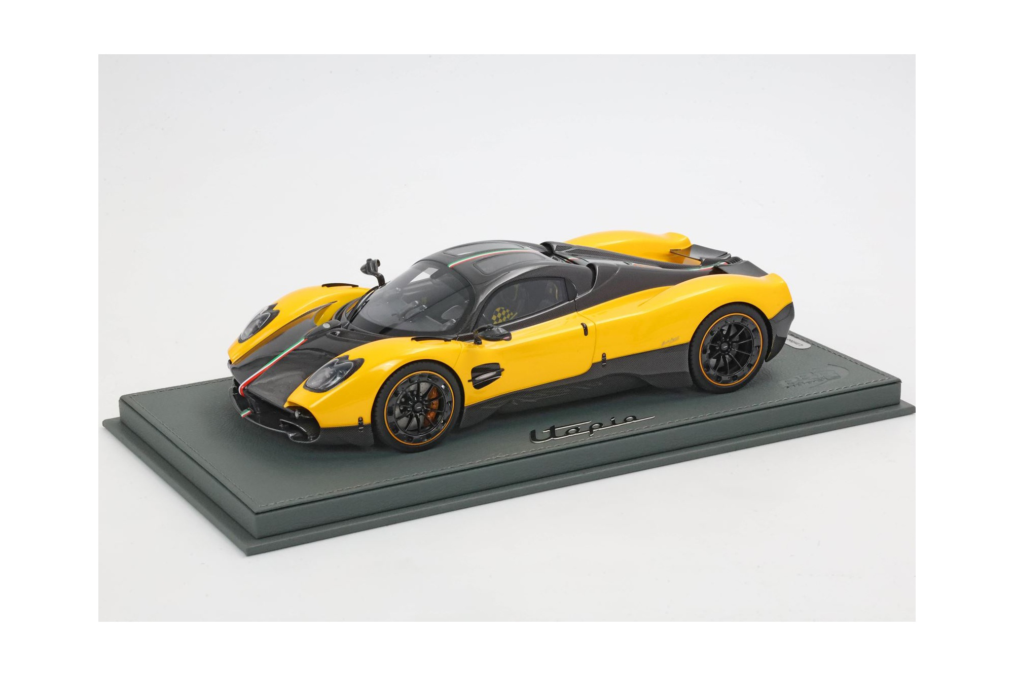 PAGANI UTOPIA GIALLO GINEVRA / ПАГАНИ УТОПИЯ 1:18 ЖЕЛТЫЙ