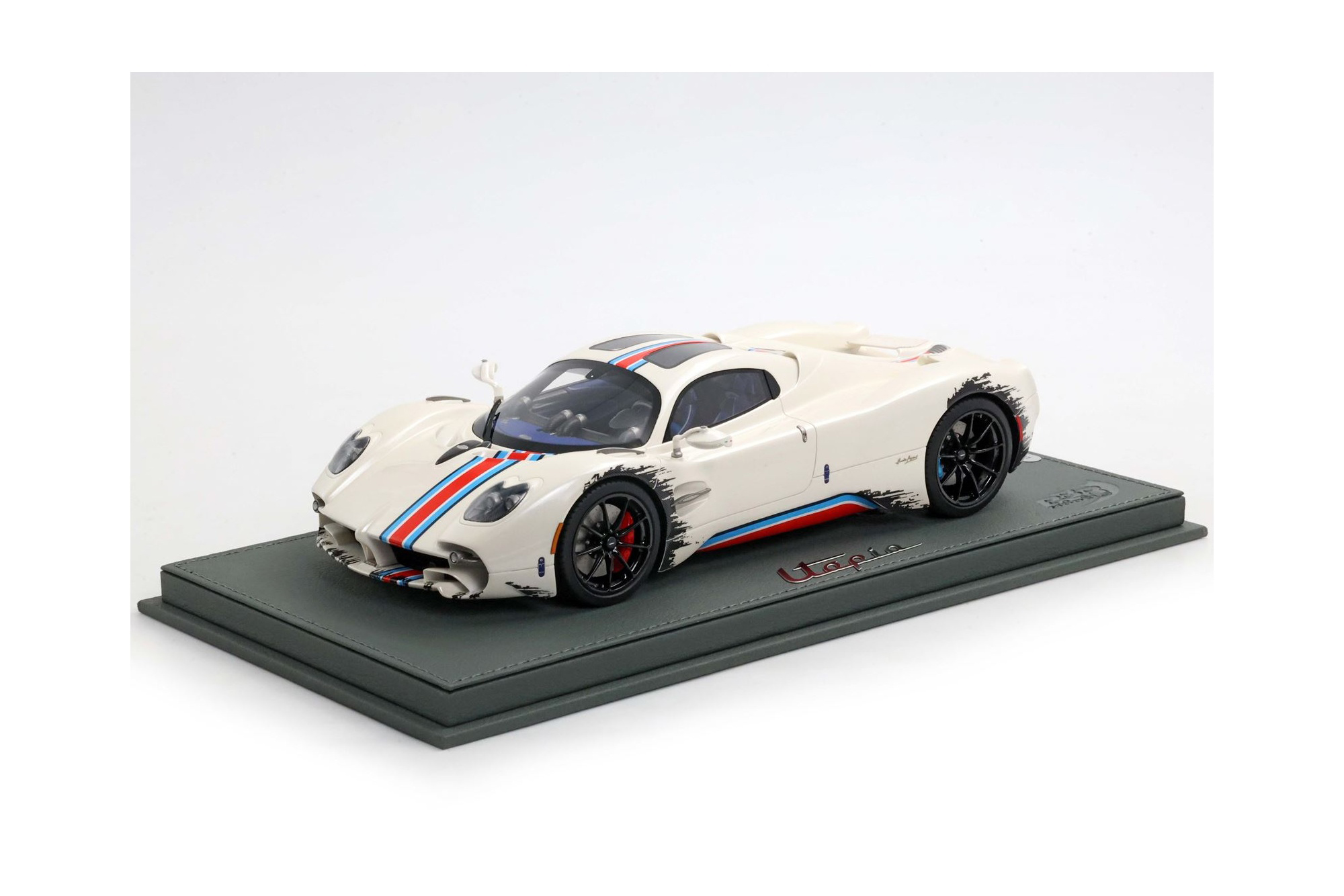 PAGANI UTOPIA COUPE THE COYOTE / ПАГАНИ УТОПИЯ КУПЕ КОИОТЕ 1:18