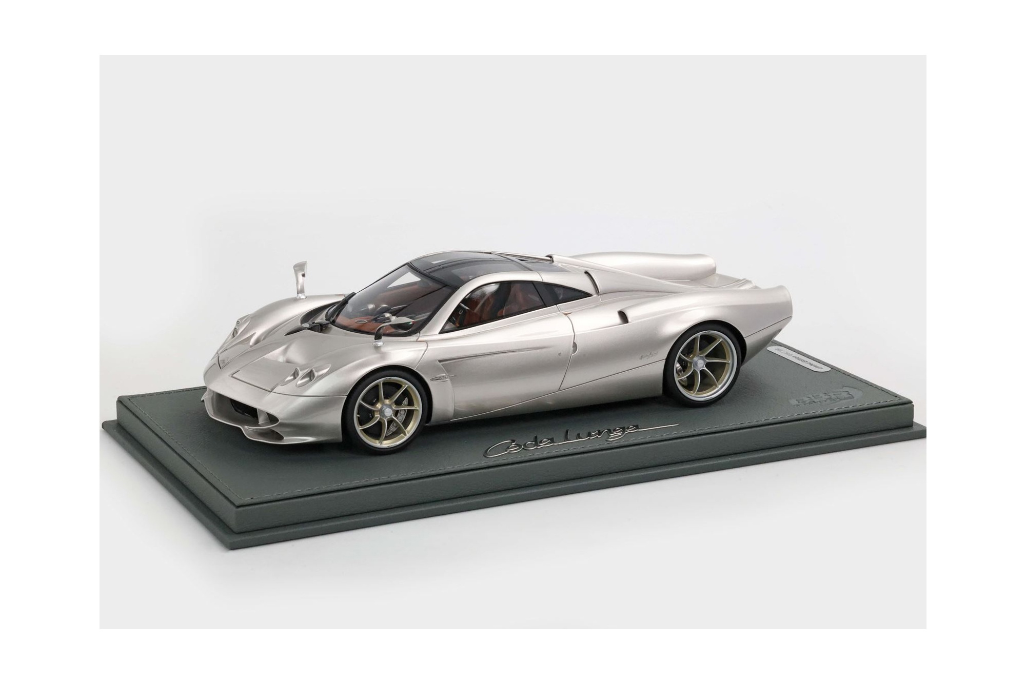 PAGANI HUAYRA CODALUNGA PORSCHE GOLD BRONZE METALLIC / ПАГАНИ ХУАЙРА КОДАЛУНГА ПОРШЕ МЕТАЛЛИК 1:18 БРОНЗОВЫЙ