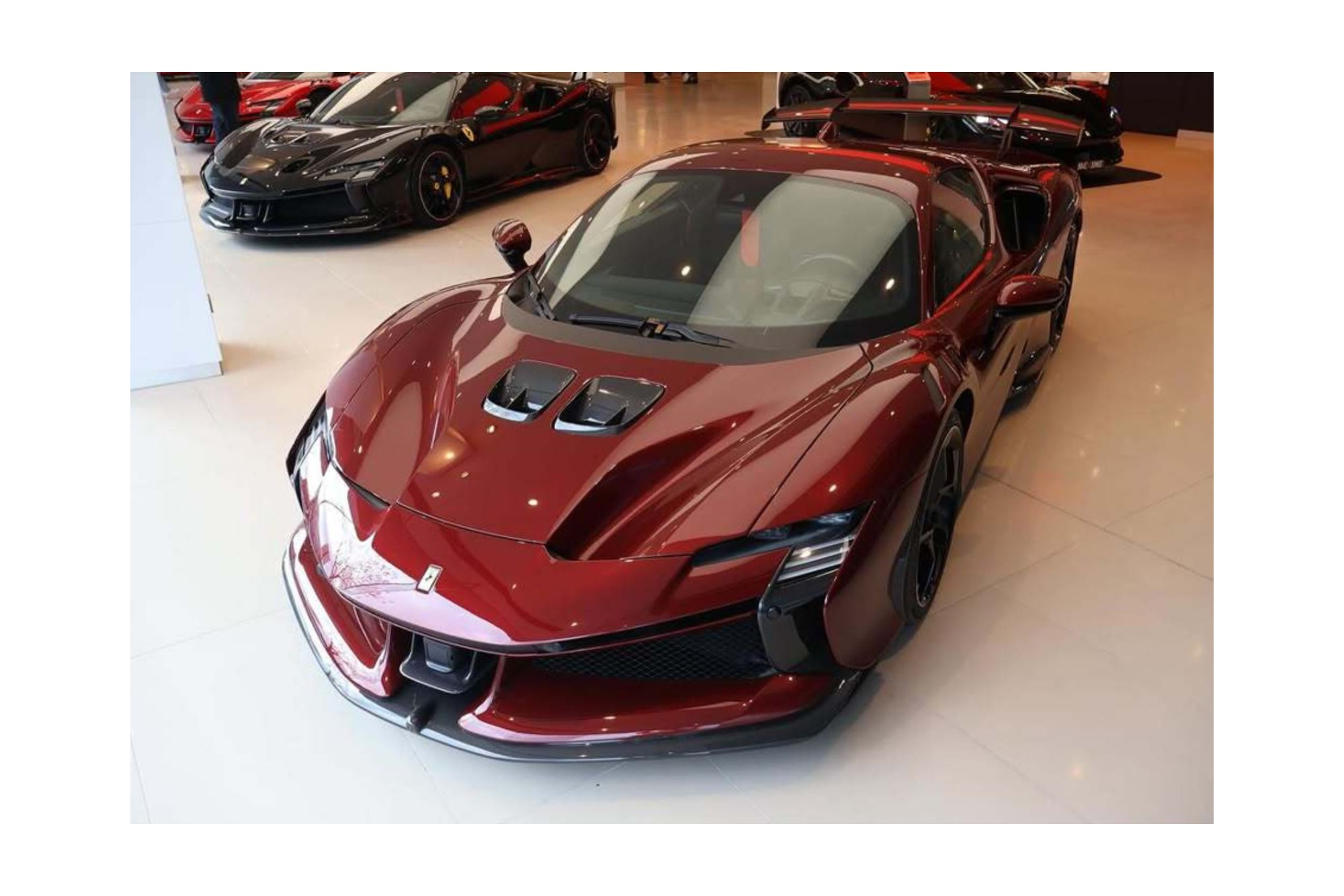 FERRARI SF90 XX STRADALE ROSSO RUBINO / ФЕРРАРИ СФ90 КСКС СТРАДАЛЕ 1:18 БОРДОВЫЙ