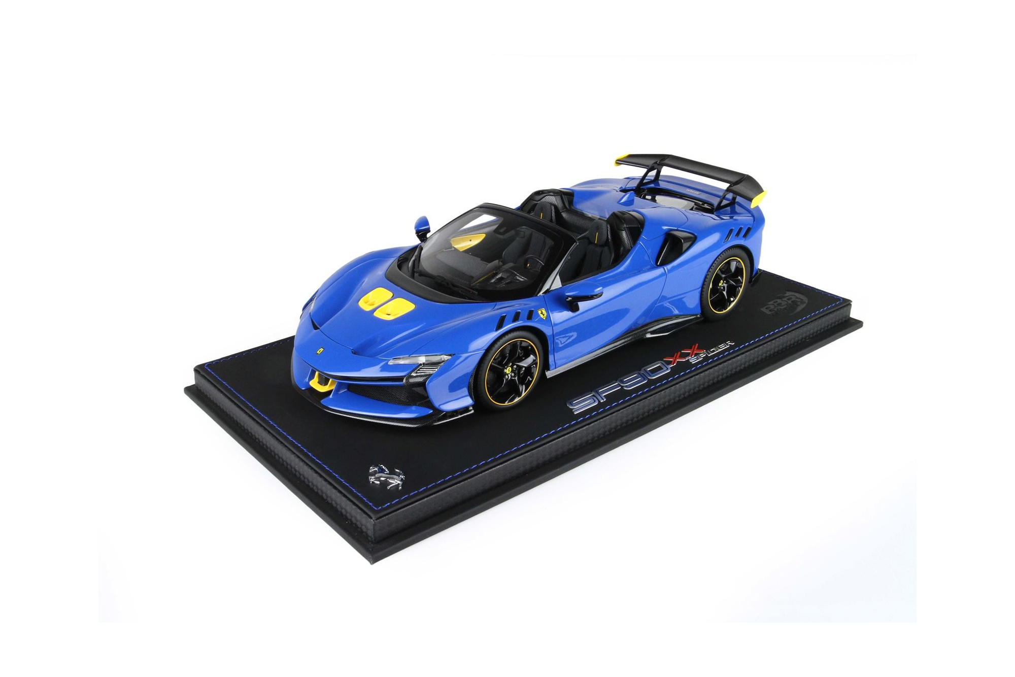 FERRARI SF90 XX SPIDER DINO LIGHT BLUE AND YELLOW / ФЕРРАРИ СФ90 КСКС СПАЙДЕР ЛИГХТ 1:18 ЖЕЛТЫЙ