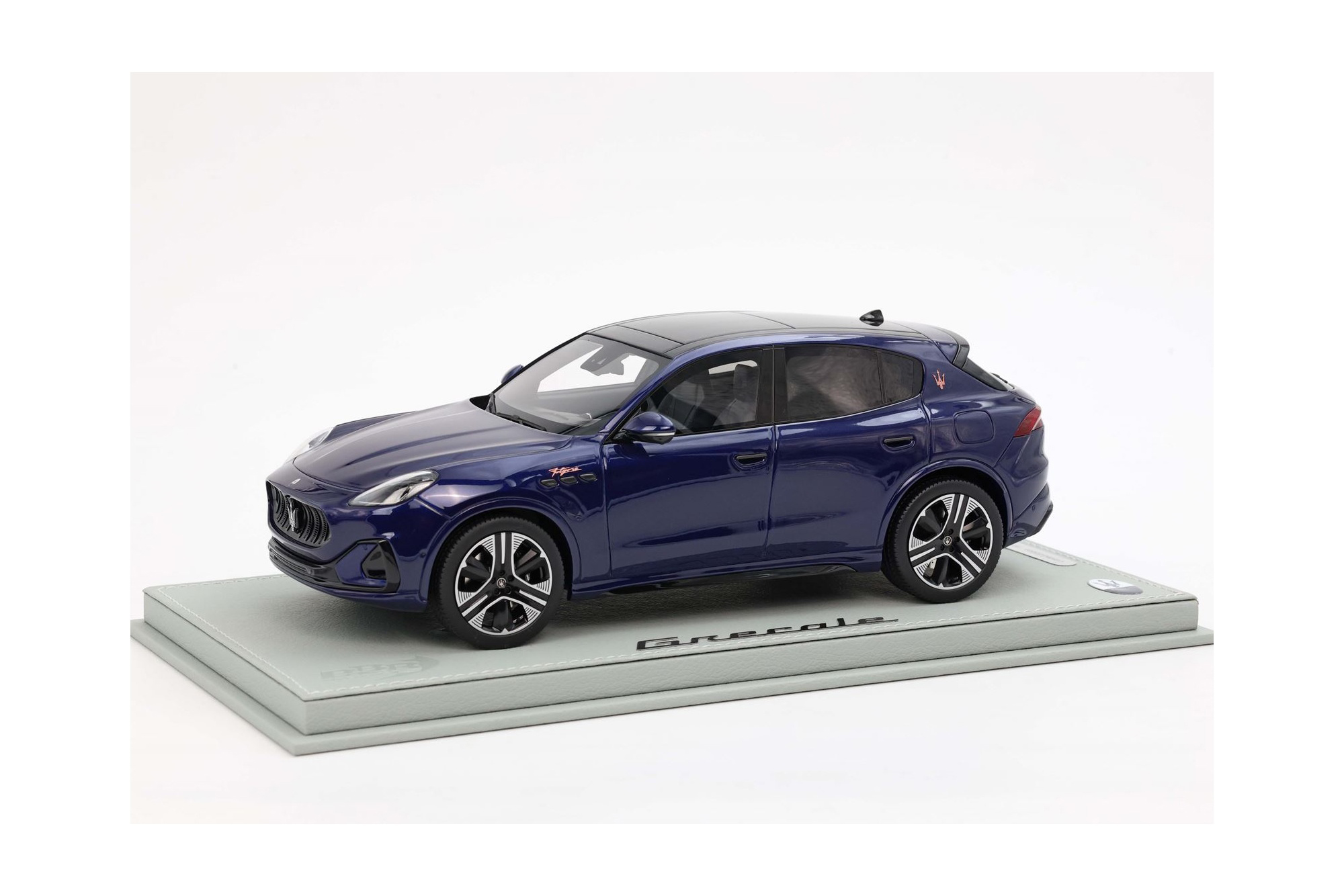 MASERATI GRECALE FOLGORE 2022 BLUE INTENSO / МАЗЕРАТИ ГРЕКАЛЕ ФОЛЬГОРЕ 2022 ИНТЕНСО 1:18 СИНИЙ