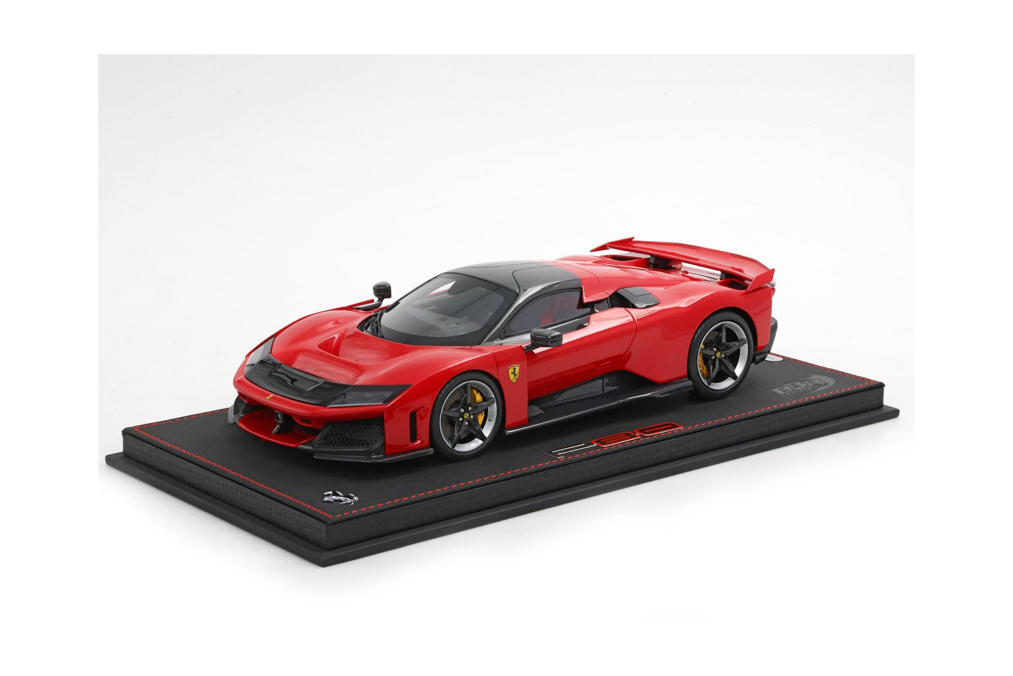 FERRARI F80 CARBON OPTIONAL ROSSO CORSA - BICOLOR WHEELS SILVER AND CARBON / ФЕРРАРИ Ф80 КАРБОН ОПТИОНАЛ 1:18 КРАСНЫЙ