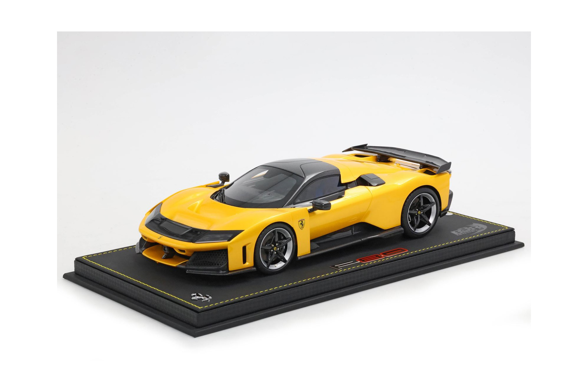 FERRARI F80 GIALLO TRISTRATO BLACK BRAKE - CARBON ROOF AND WING / ФЕРРАРИ Ф80 ТРИСТРАТО БРАКЕ 1:18 ЖЕЛТЫЙ