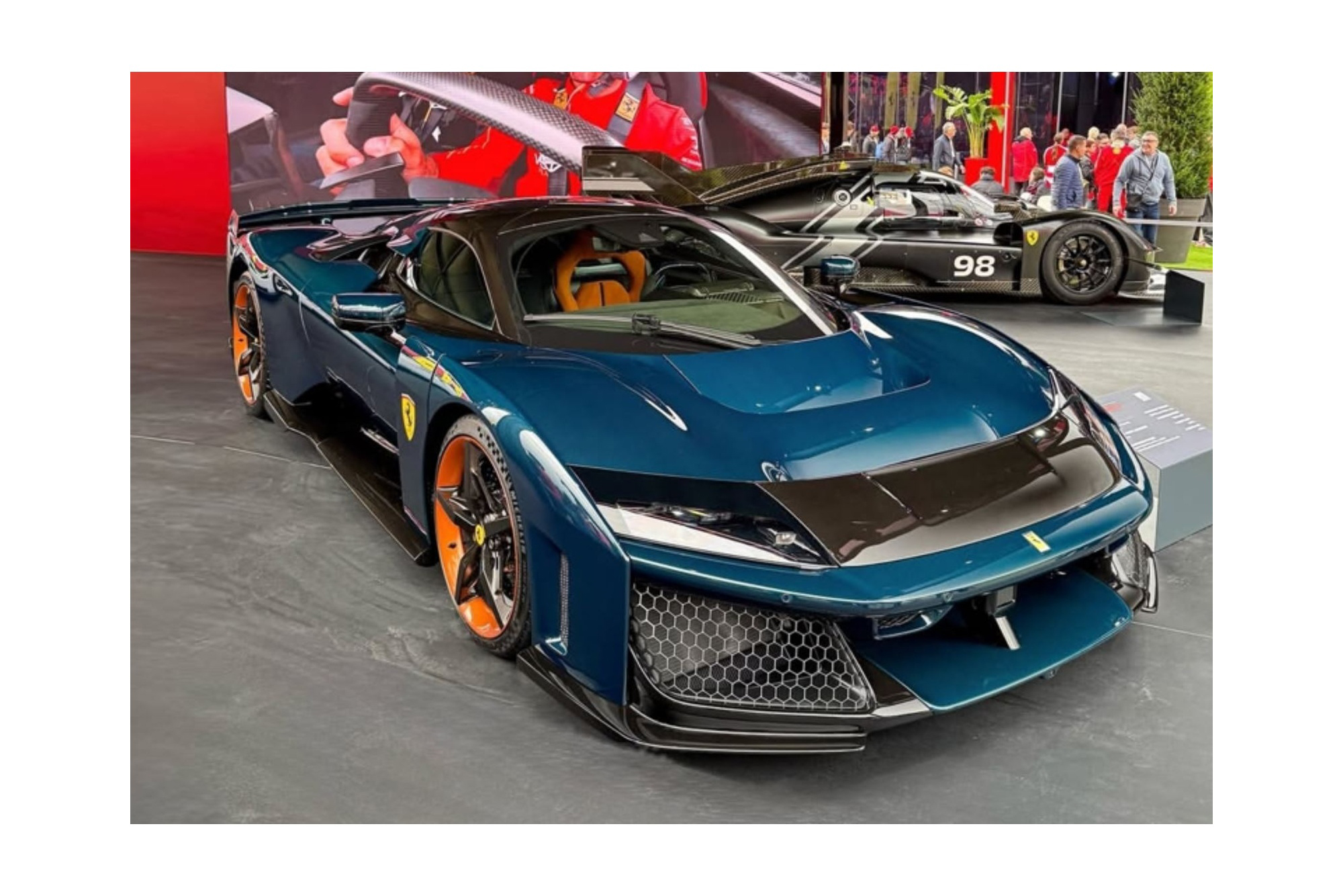 FERRARI F80 FULL CARBON BLUE / ФЕРРАРИ Ф80 ФУЛЛ КАРБОН 1:18 СИНИЙ