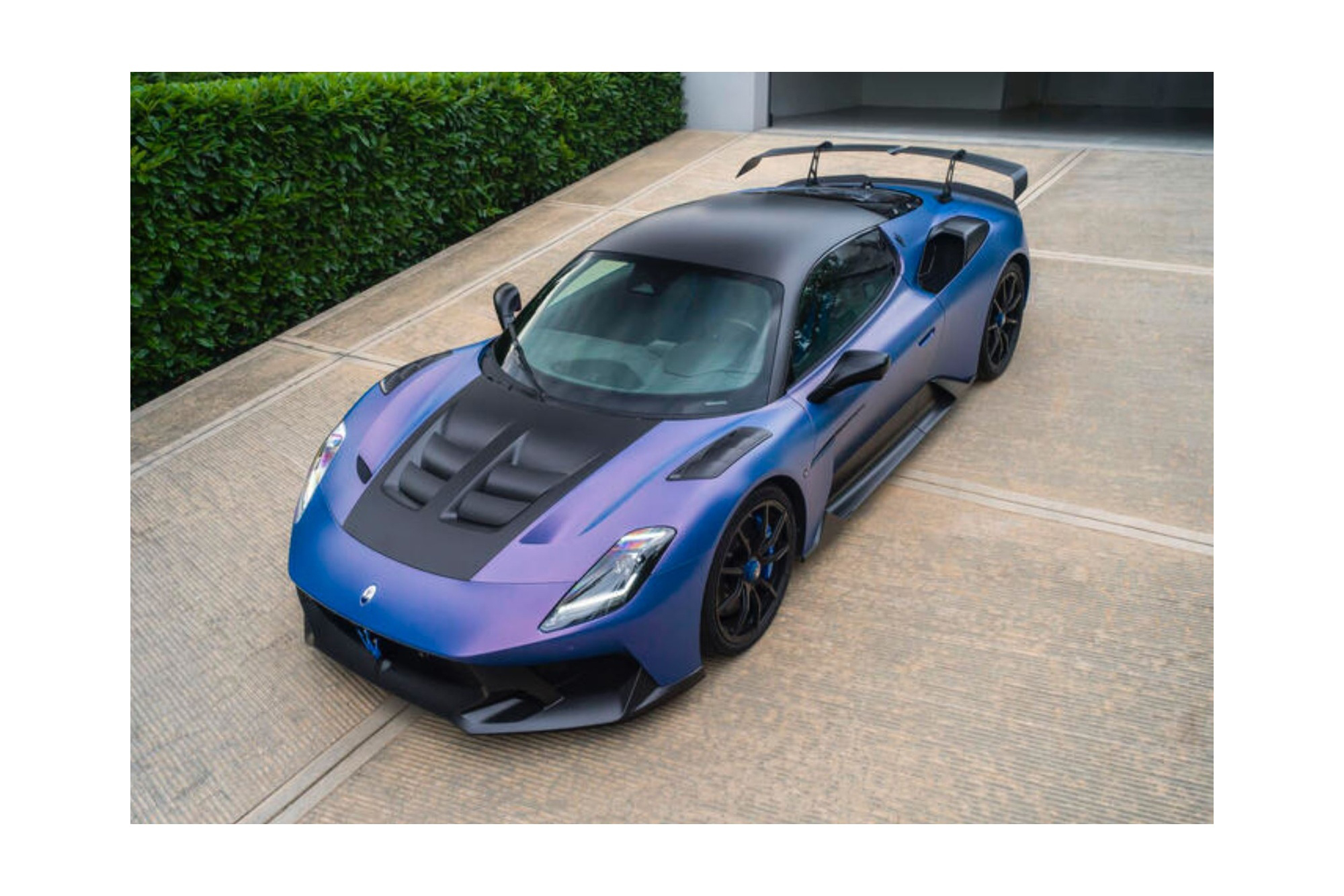 MASERATI GT2 STRADALE DIGITAL AURORA / МАЗЕРАТИ ГТ2 СТРАДАЛЕ ДИГИТАЛ АУРОРА 1:18