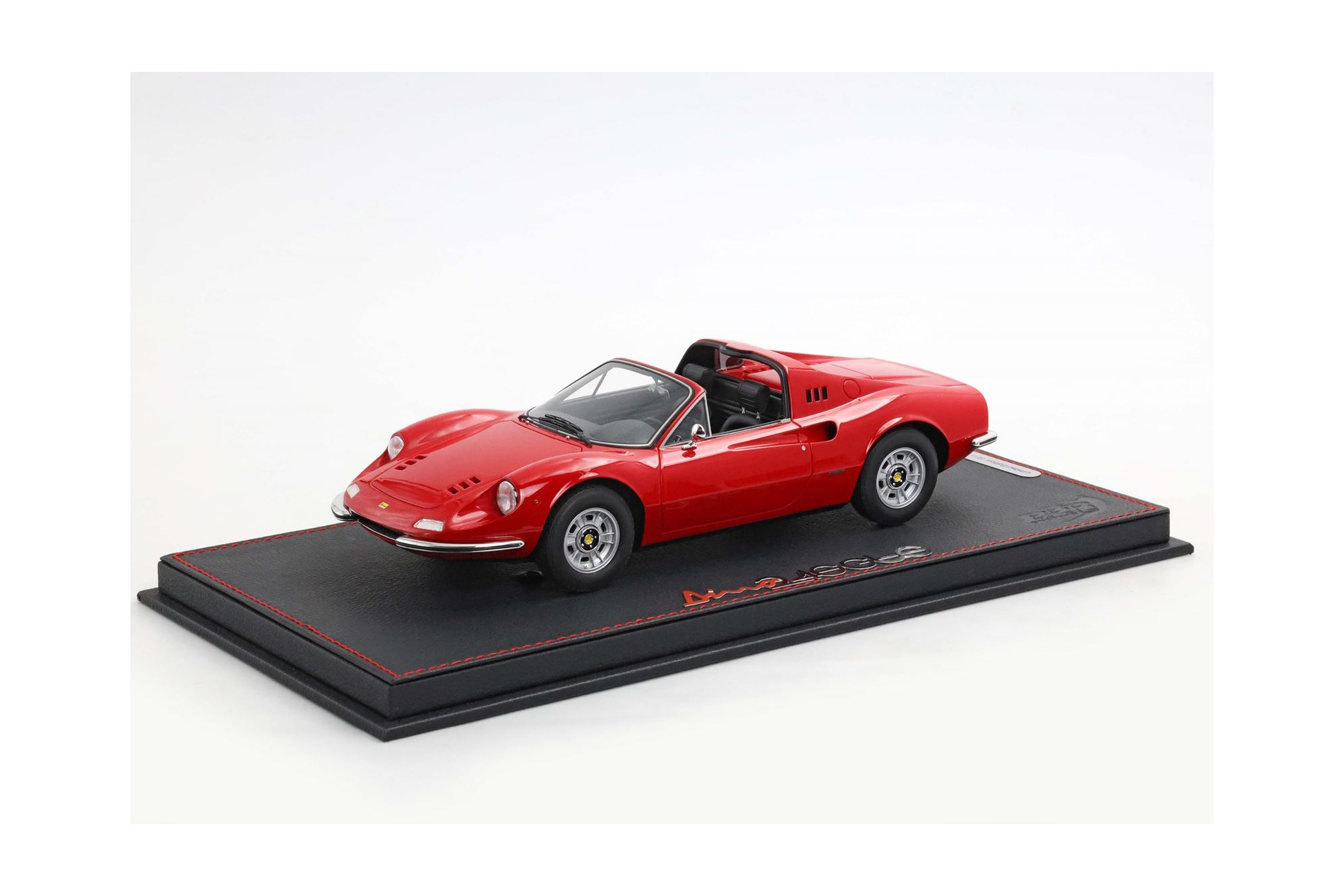 FERRARI DINO 246 GTS 1972 GENEVE SHOW 1972 ROSSO CORSA 322 / ФЕРРАРИ 246 ГТС 1972 ГЕНЕВЕ СХОВ 1972 322 1:18 КРАСНЫЙ