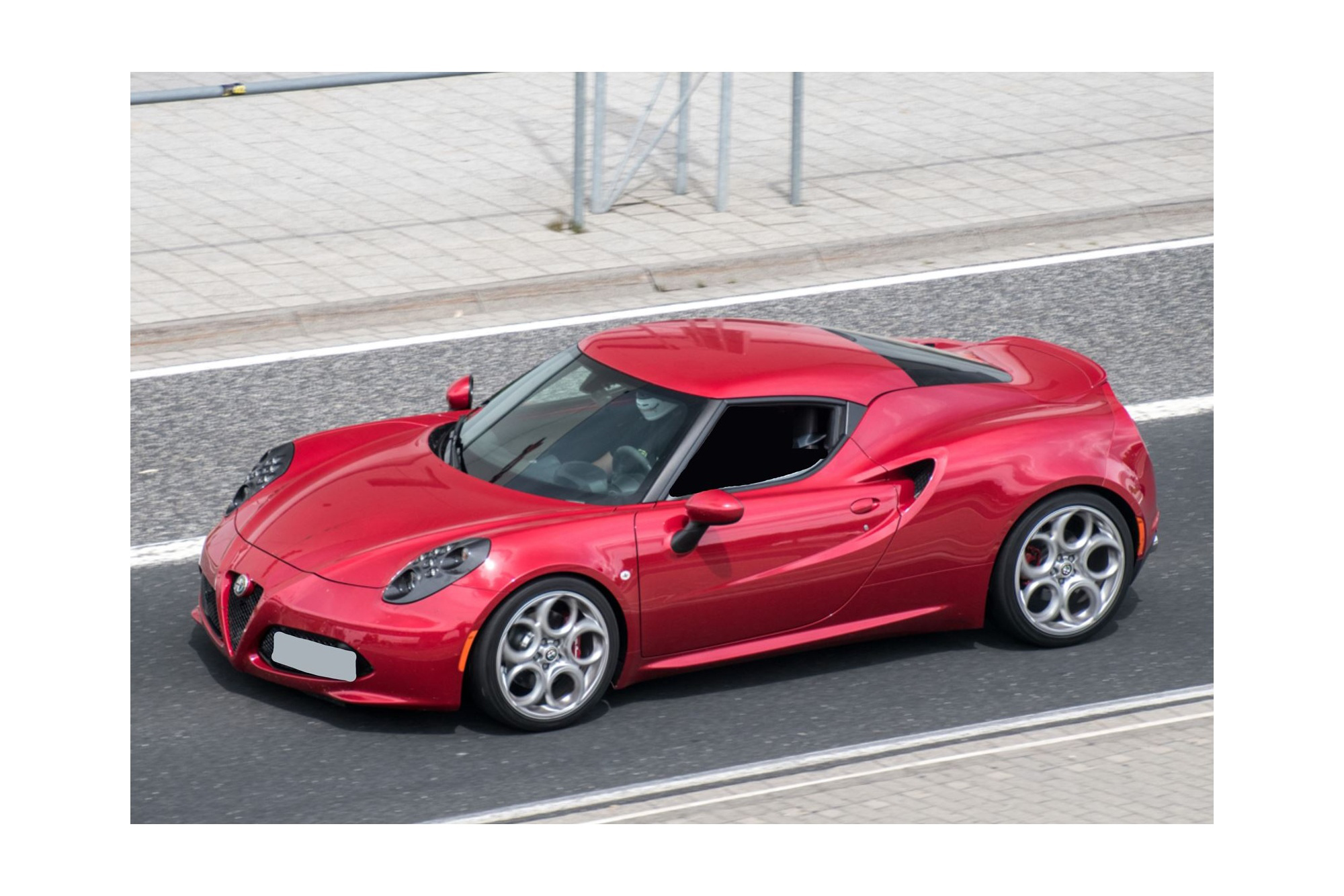 ALFA ROMEO 4C ROSSO COMPETIZIONE / АЛЬФА РОМЕО 4К КОМПЕТИЦИОНЕ 1:18 КРАСНЫЙ
