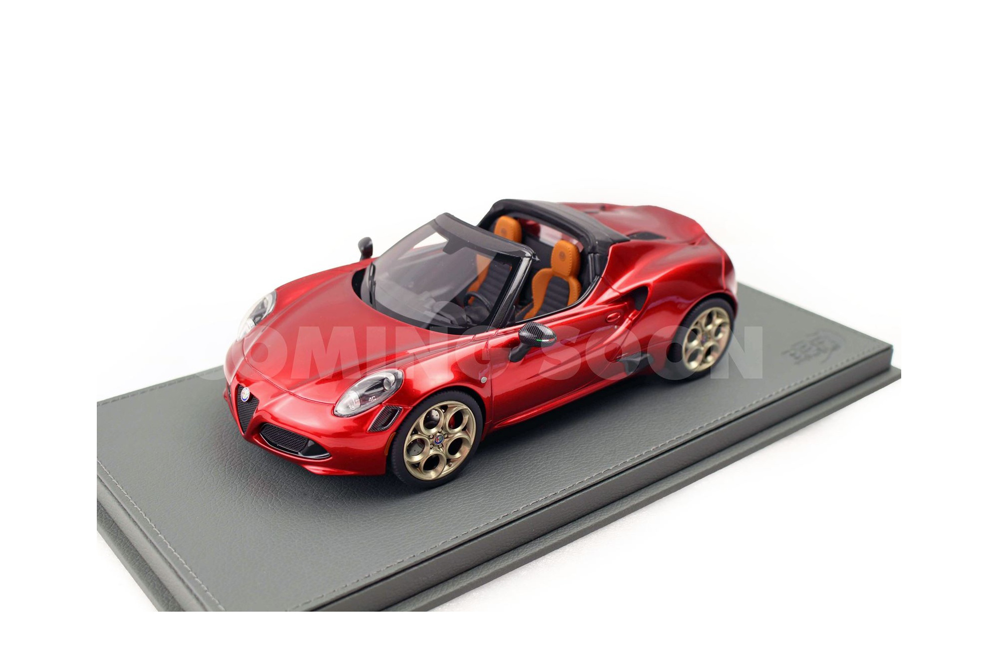 ALFA ROMEO 4C SPIDER 33 STRADALE TRIBUTE (ROSSO VILLA D’ESTE) / АЛЬФА РОМЕО 4К СПАЙДЕР 33 СТРАДАЛЕ ТРИБУТЕ ВИЛЛА Д ЕСТЕ 1:18 КРАСНЫЙ