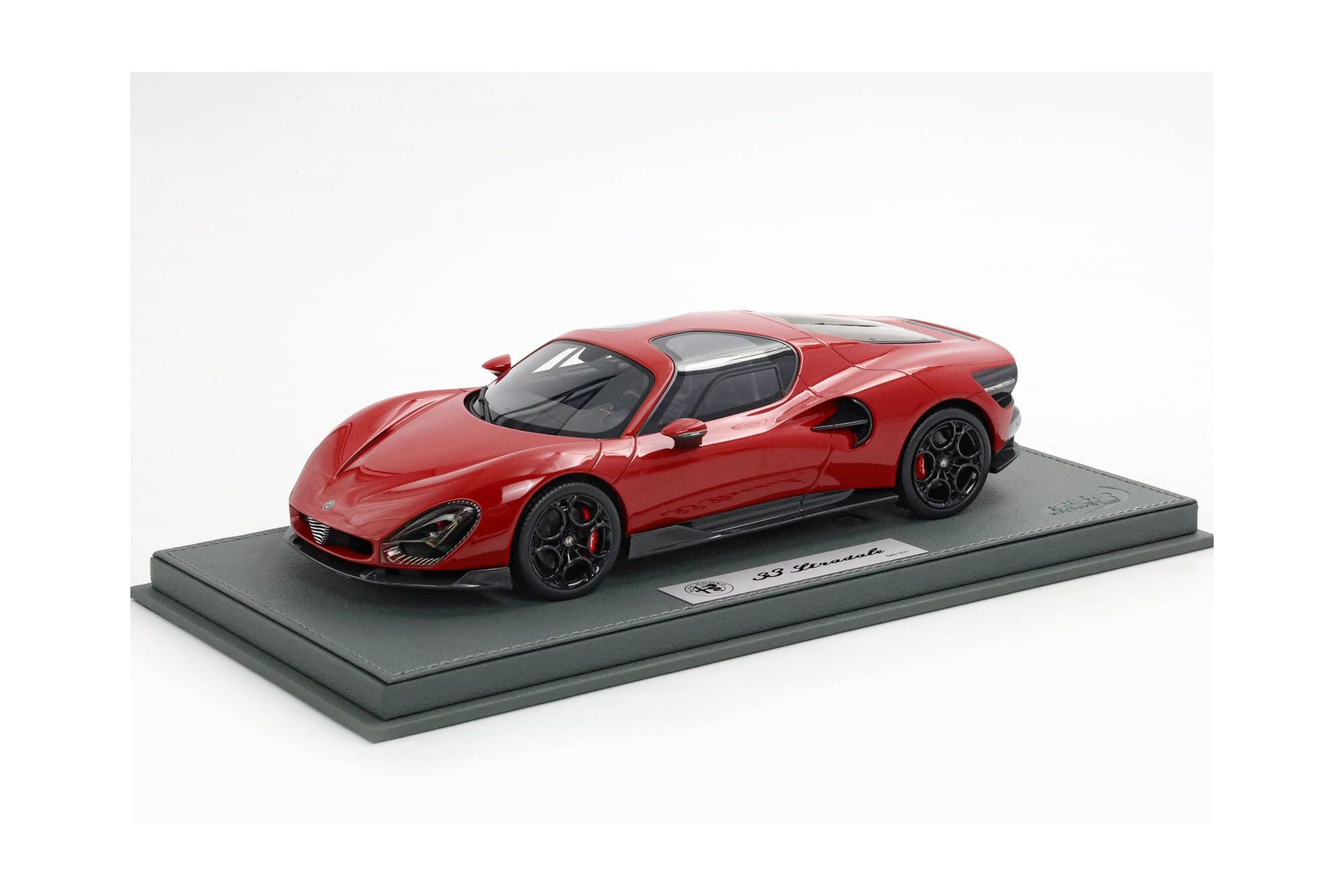 ALFA ROMEO 33 STRADALE ROSSO ALFA / АЛЬФА РОМЕО 33 СТРАДАЛЕ АЛФА 1:18 КРАСНЫЙ