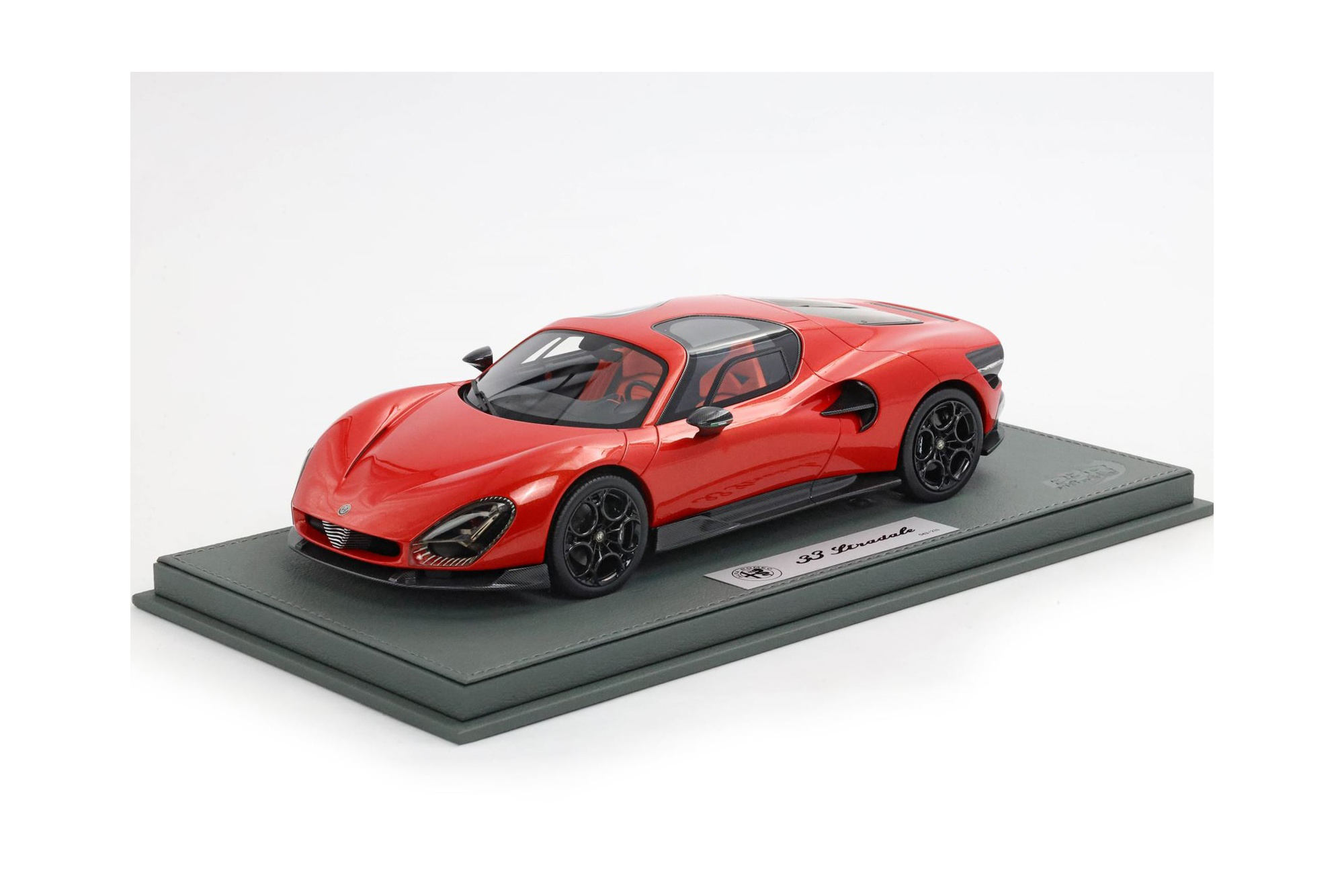 ALFA ROMEO 33 STRADALE ARANCIONE LAST PCS / АЛЬФА РОМЕО 33 СТРАДАЛЕ АРАНКИОНЕ ЛАСТ ПКС 1:18